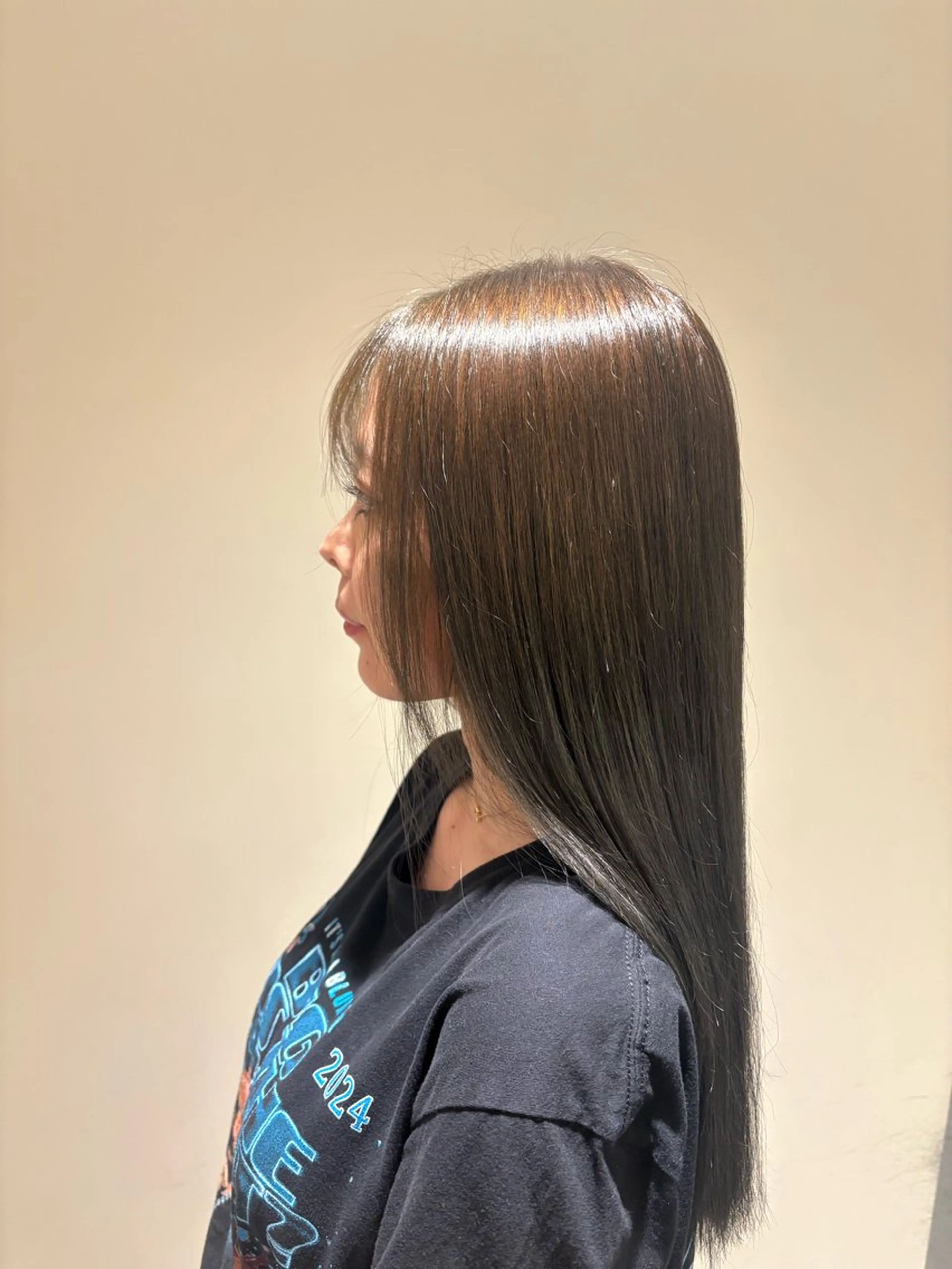 セミロング ヘアカラー こすげ あさみのヘアスタイル