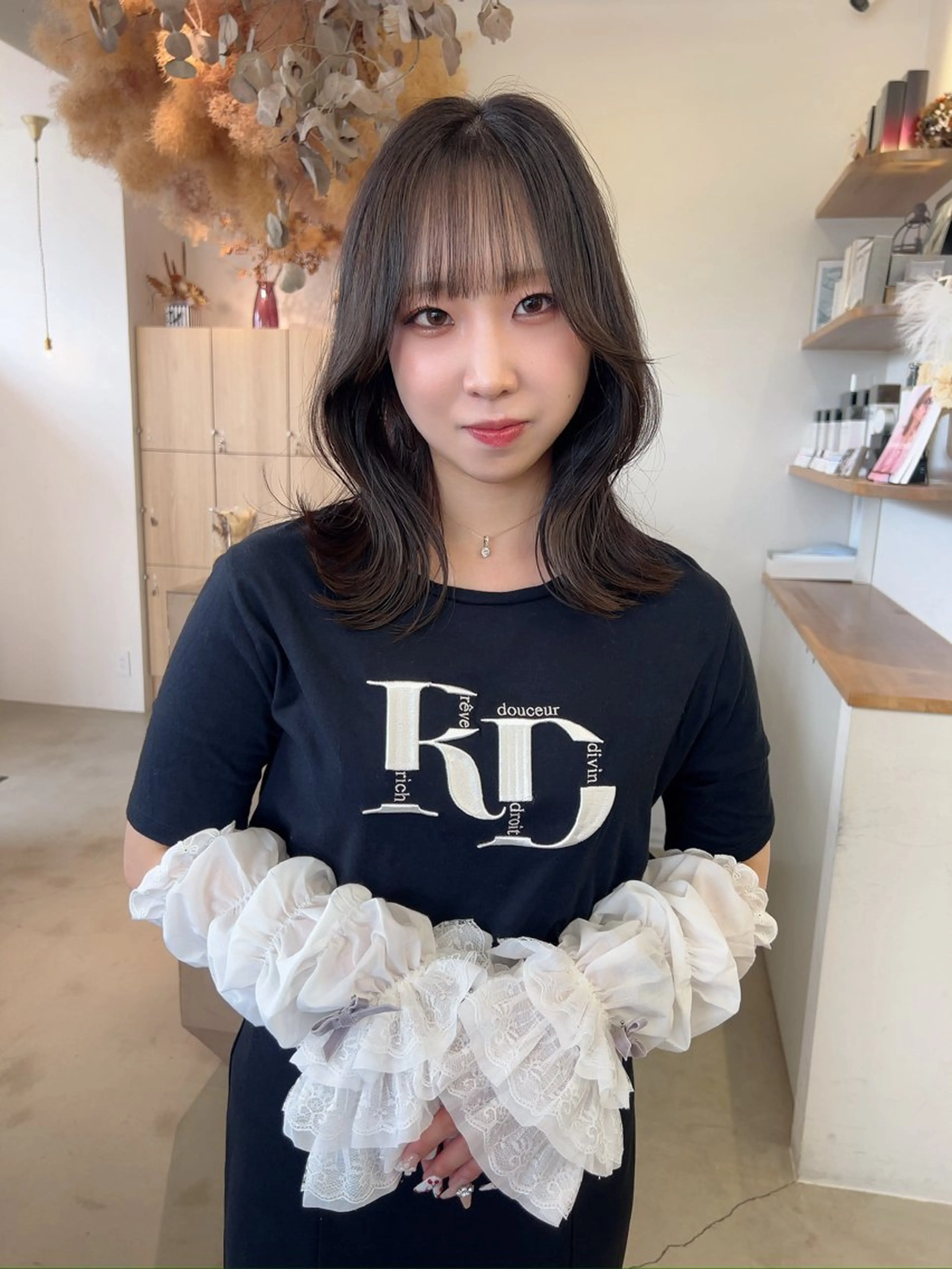 ミディアム ミディアムレイヤー くびれヘア 顔周りカット レイヤーカット カット トリートメント noa  🦋 ブリーチ/暖色のヘアスタイル