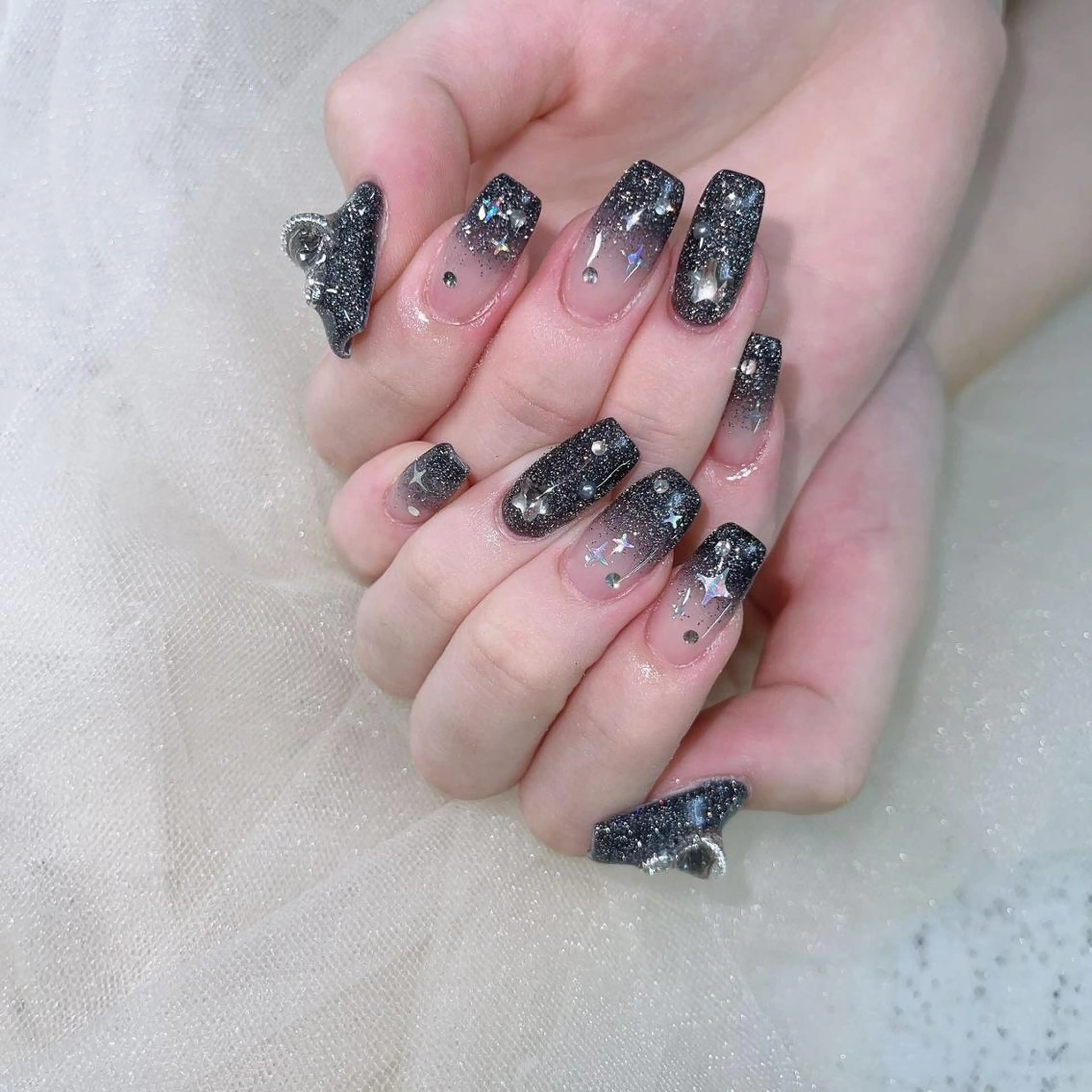 ネイル アートネイル 長さ出し ネイルチップ Queens ciciのネイルデザイン