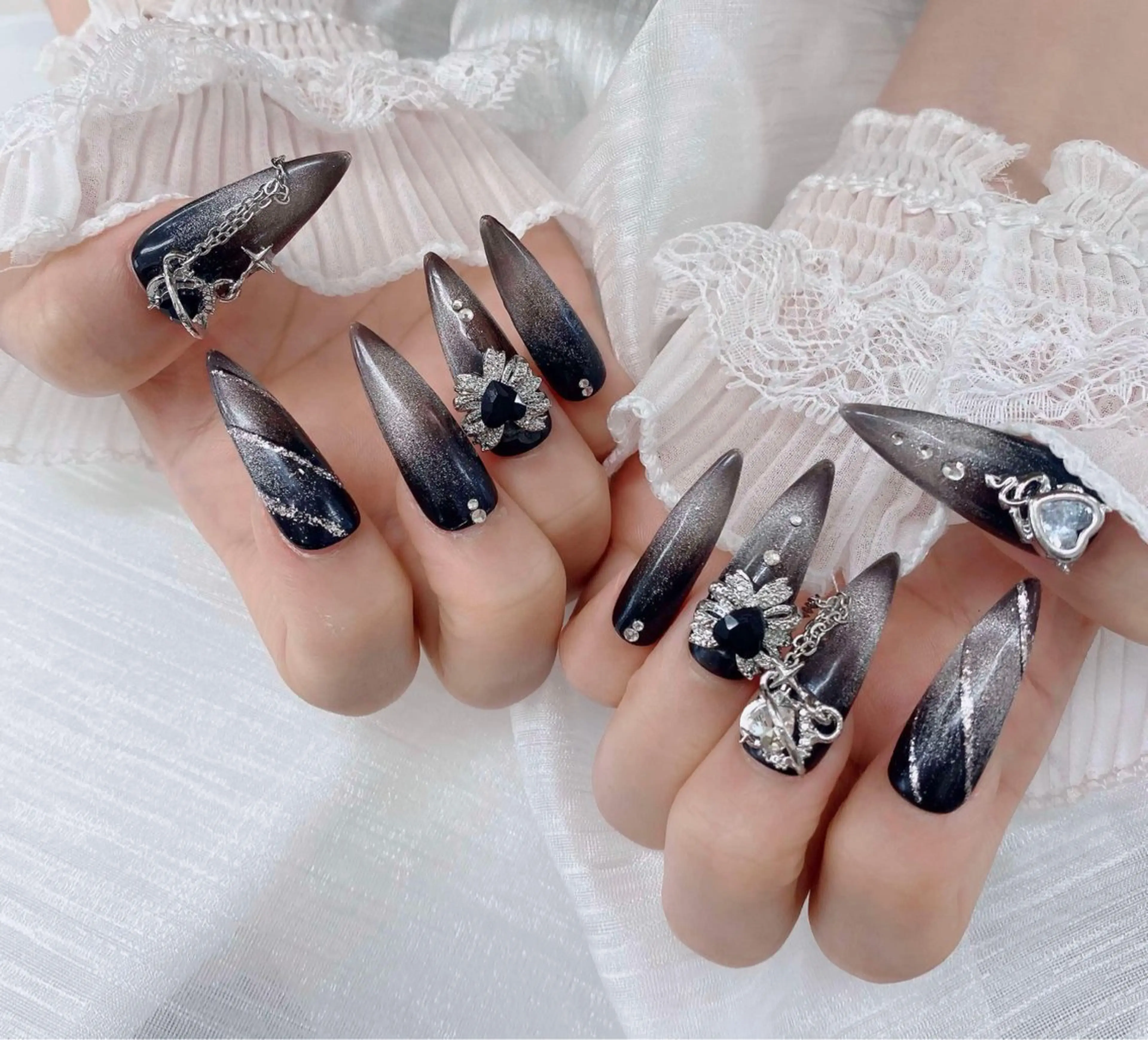 ネイル オーロラネイル チークネイル 長さ出し フットネイル フレンチネイル Anh 歌舞伎町のネイルデザイン