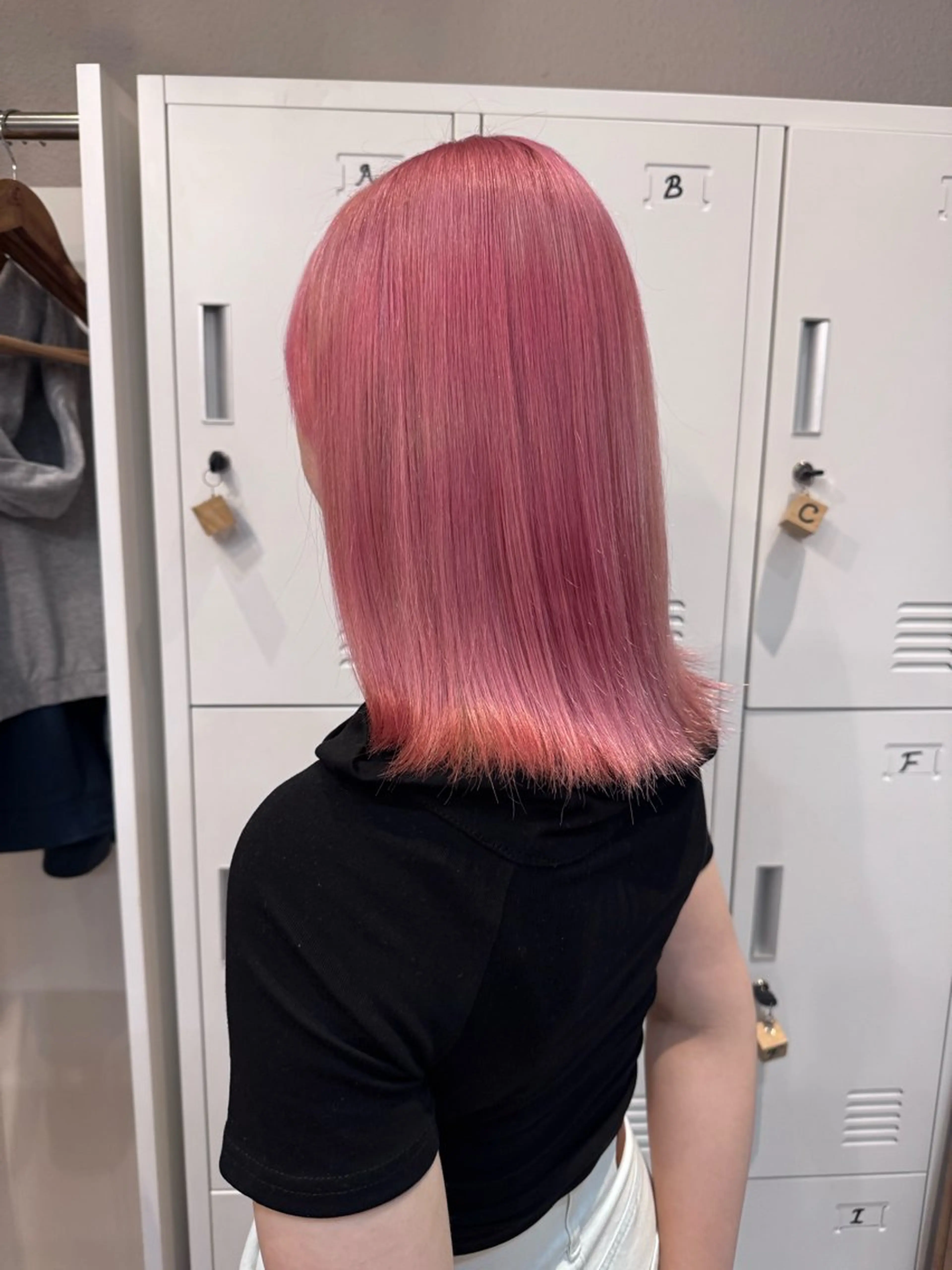 ロング カラー ブリーチ ダブルカラー ブリーチなしカラー ピンクカラー レッドカラー ヘアカラー ハイトーン縮毛/縮毛 なーな🎀🤍のヘアスタイル