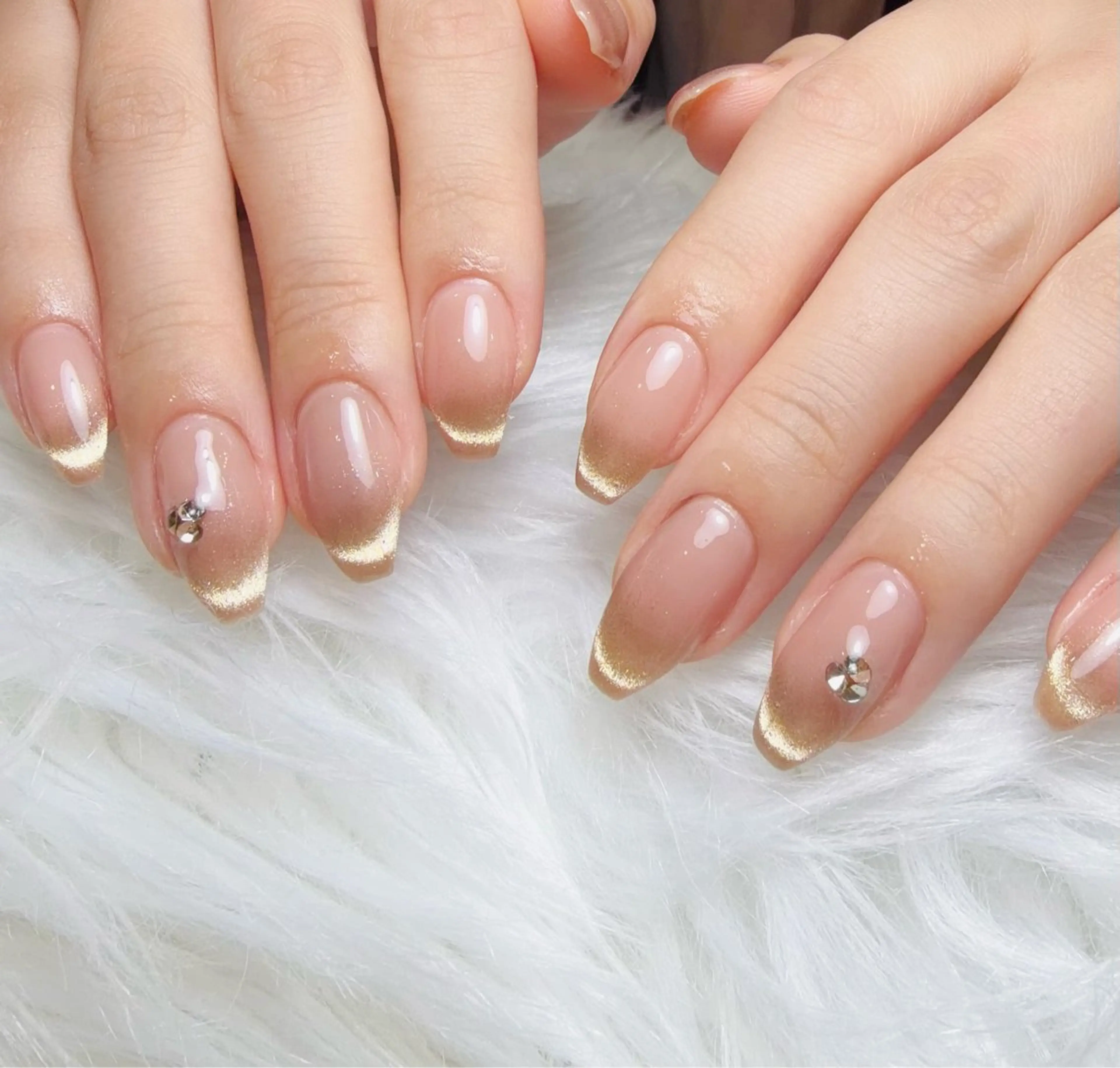 ネイル アートネイル オーロラネイル ドット ジェルネイル ガーリー ハンドネイル Floria nail salonのネイルデザイン