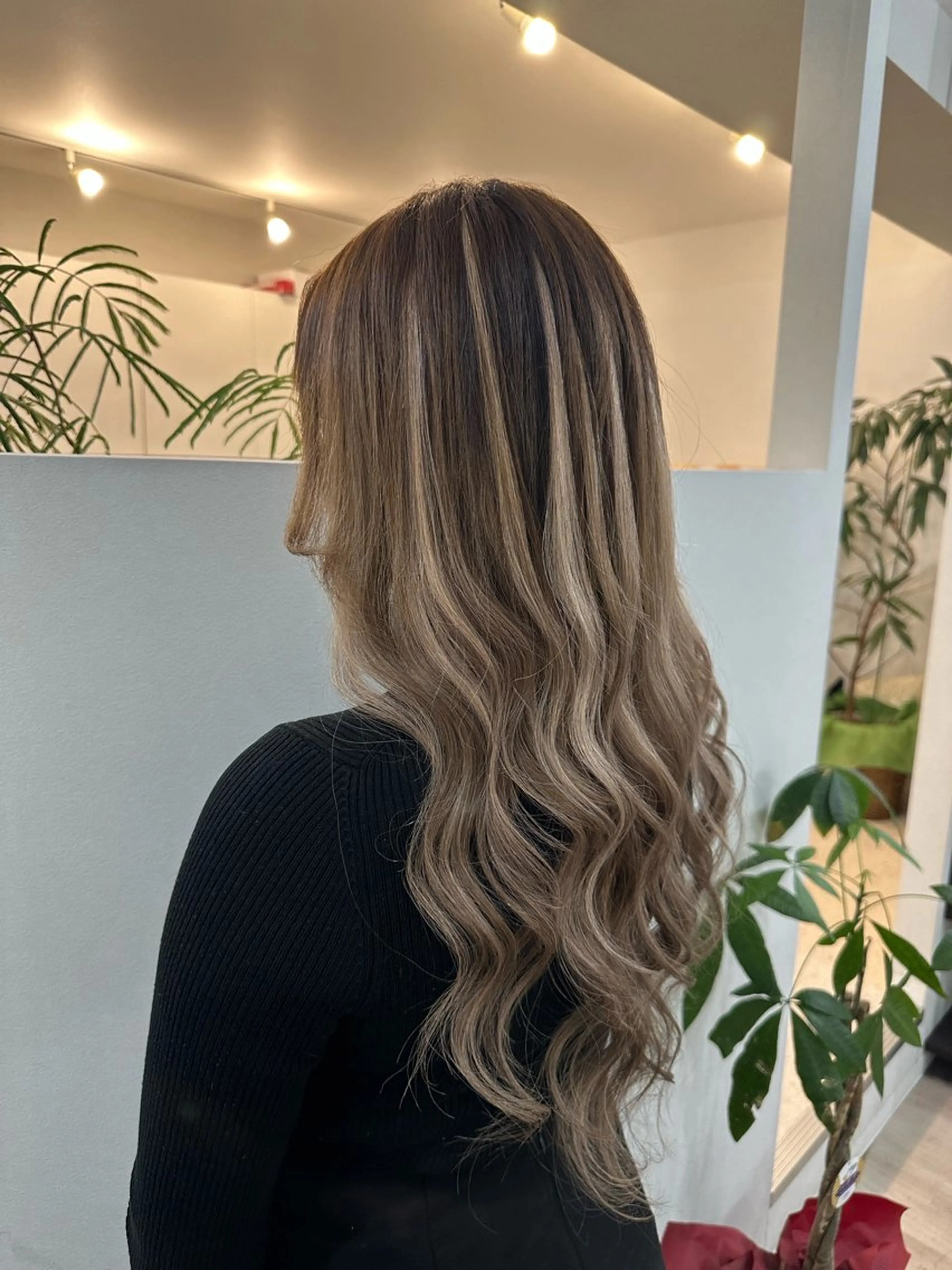 ロング TOMOMI /フロレゾンのヘアスタイル