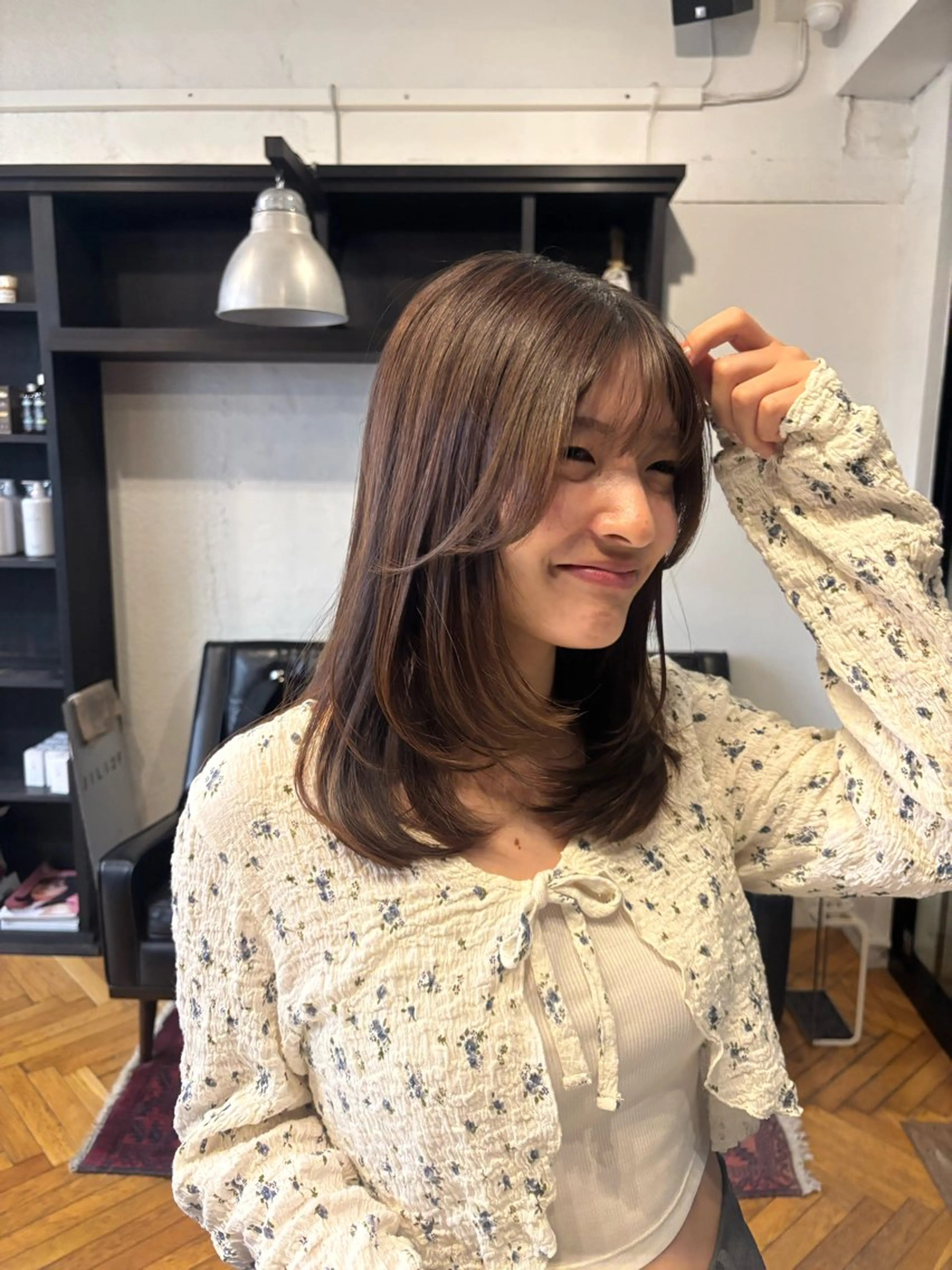 ミディアム レイヤーカット ノグチ アユのヘアスタイル