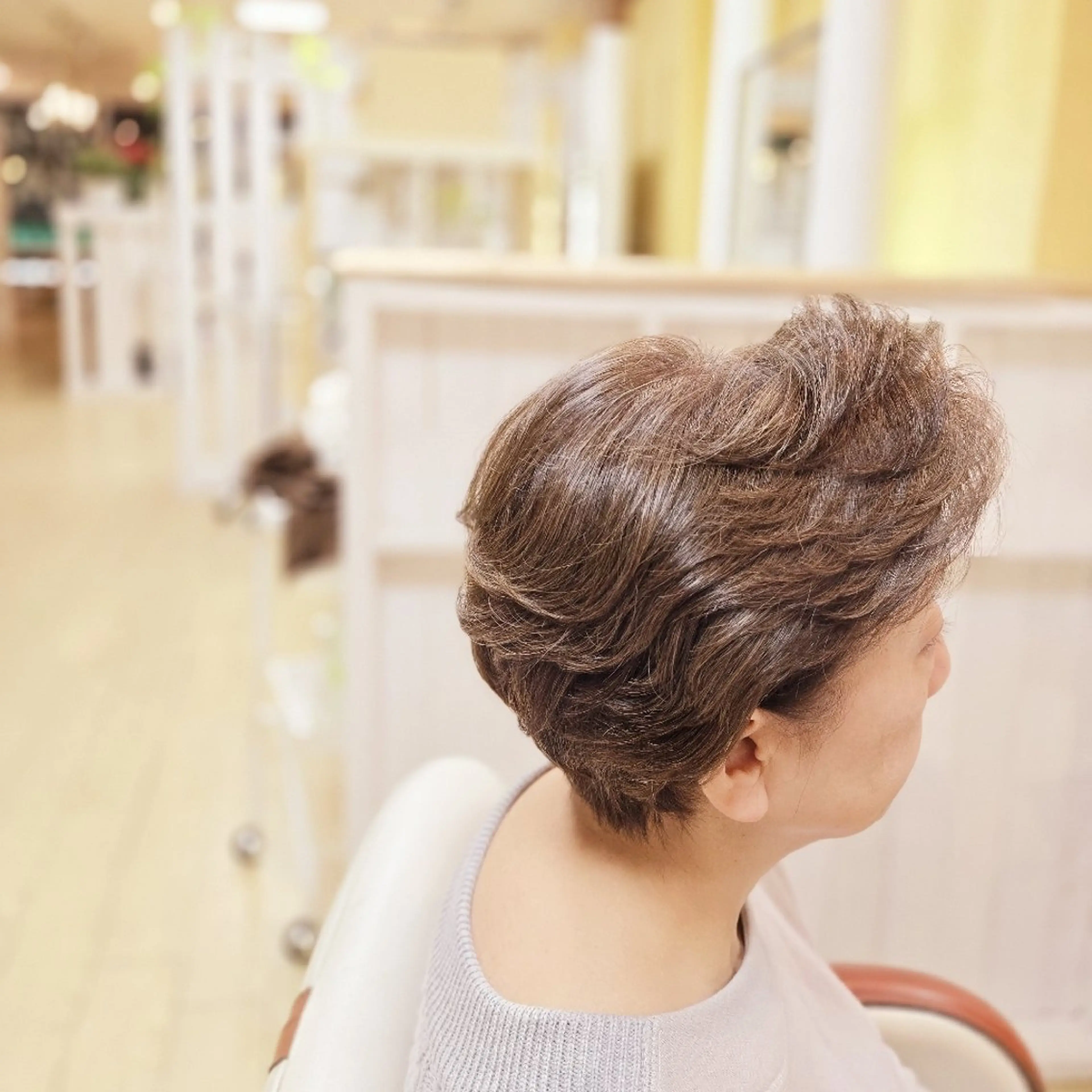 ショート 田中 牧子のヘアスタイル