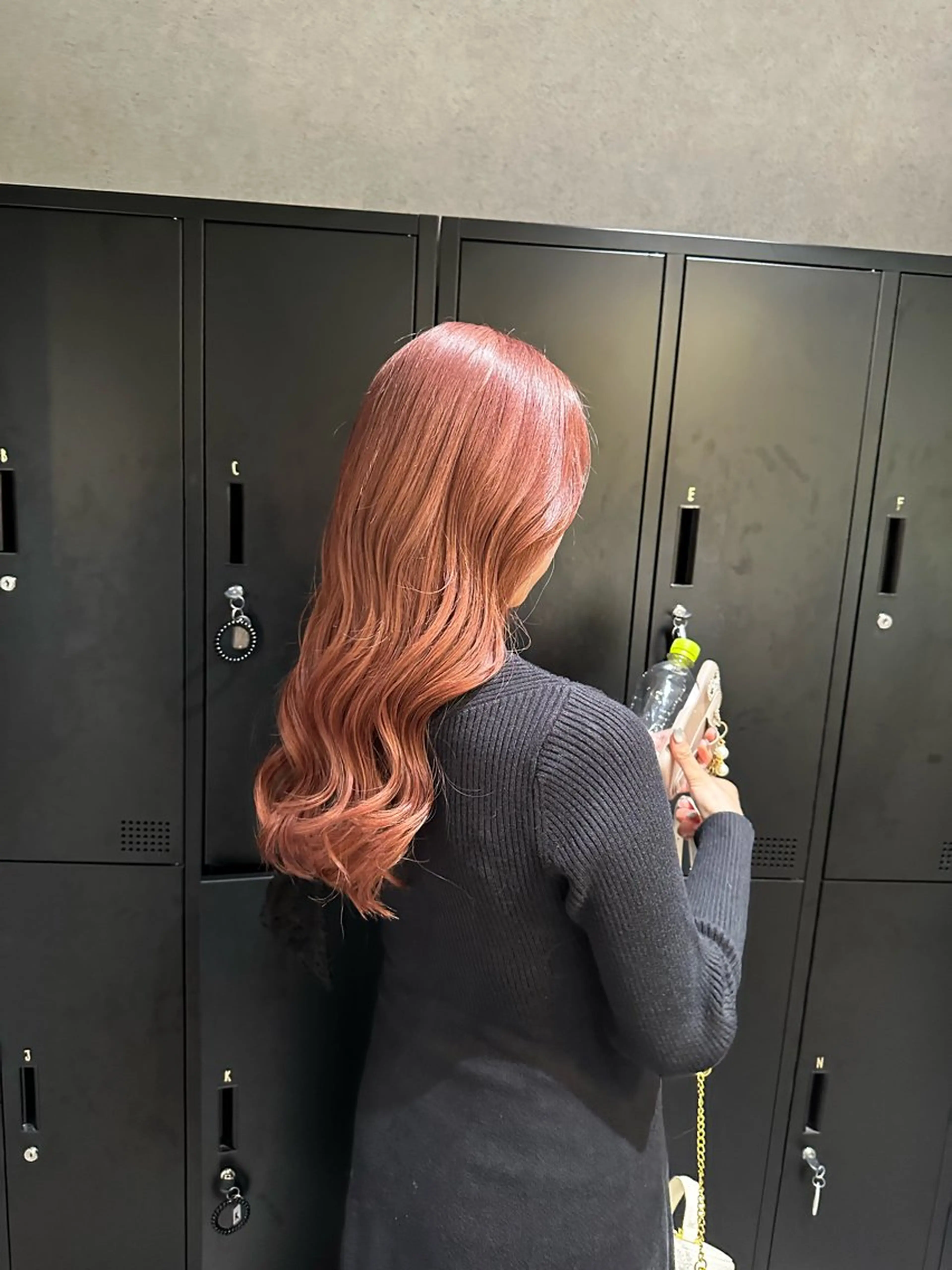 ロング カラー ベージュカラー ピンクカラー ピンクベージュ トリートメント カット ヘアカラー トリートメント SALOWIN広島所属・ブリーチカラー/ ベージュ/SARAのヘアスタイル