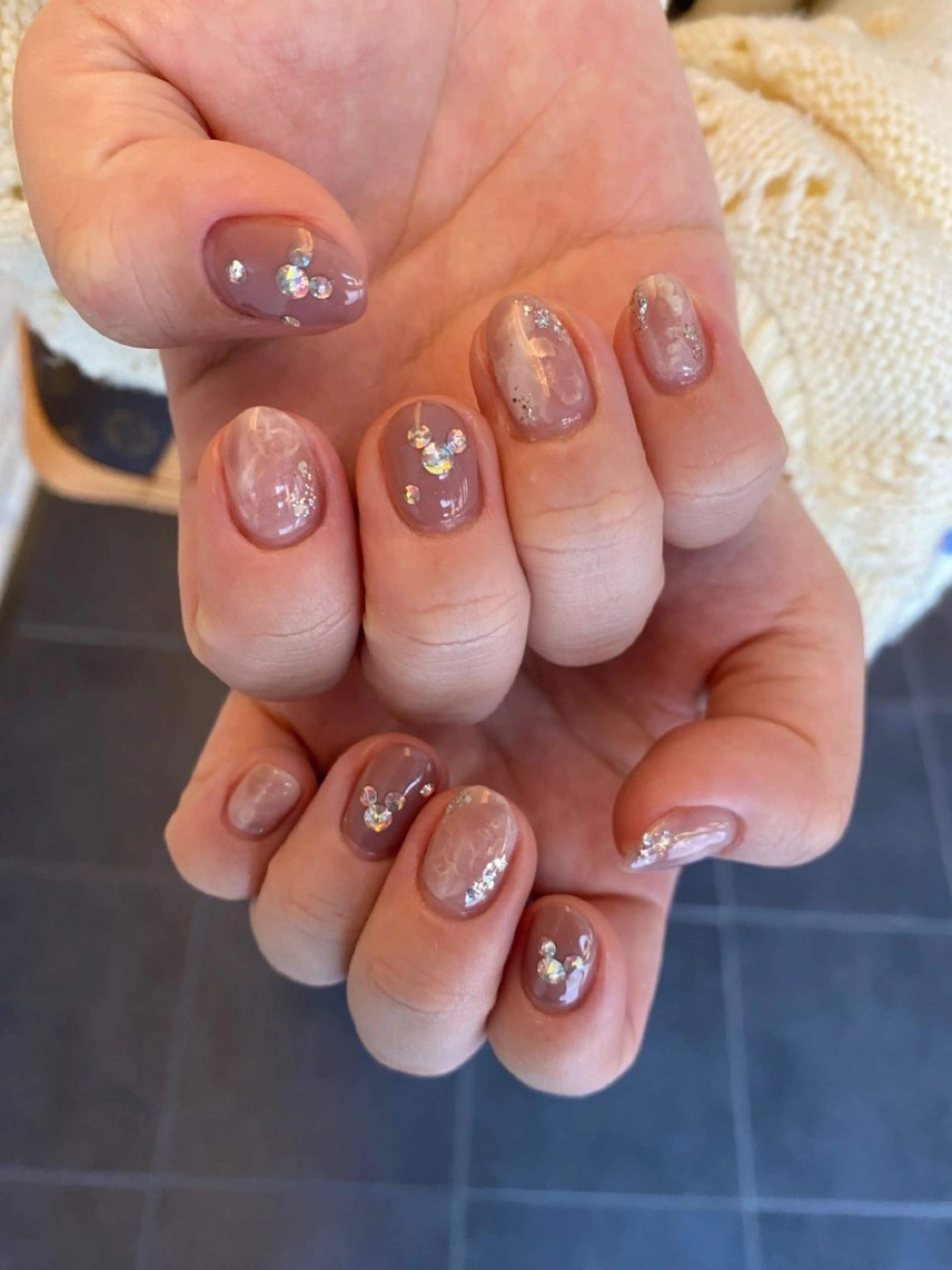 ネイル オーロラネイル 成人式 入学式 長さ出し フレンチネイル ハンドネイル ハンドケア Lililas サロン&スクールのネイルデザイン