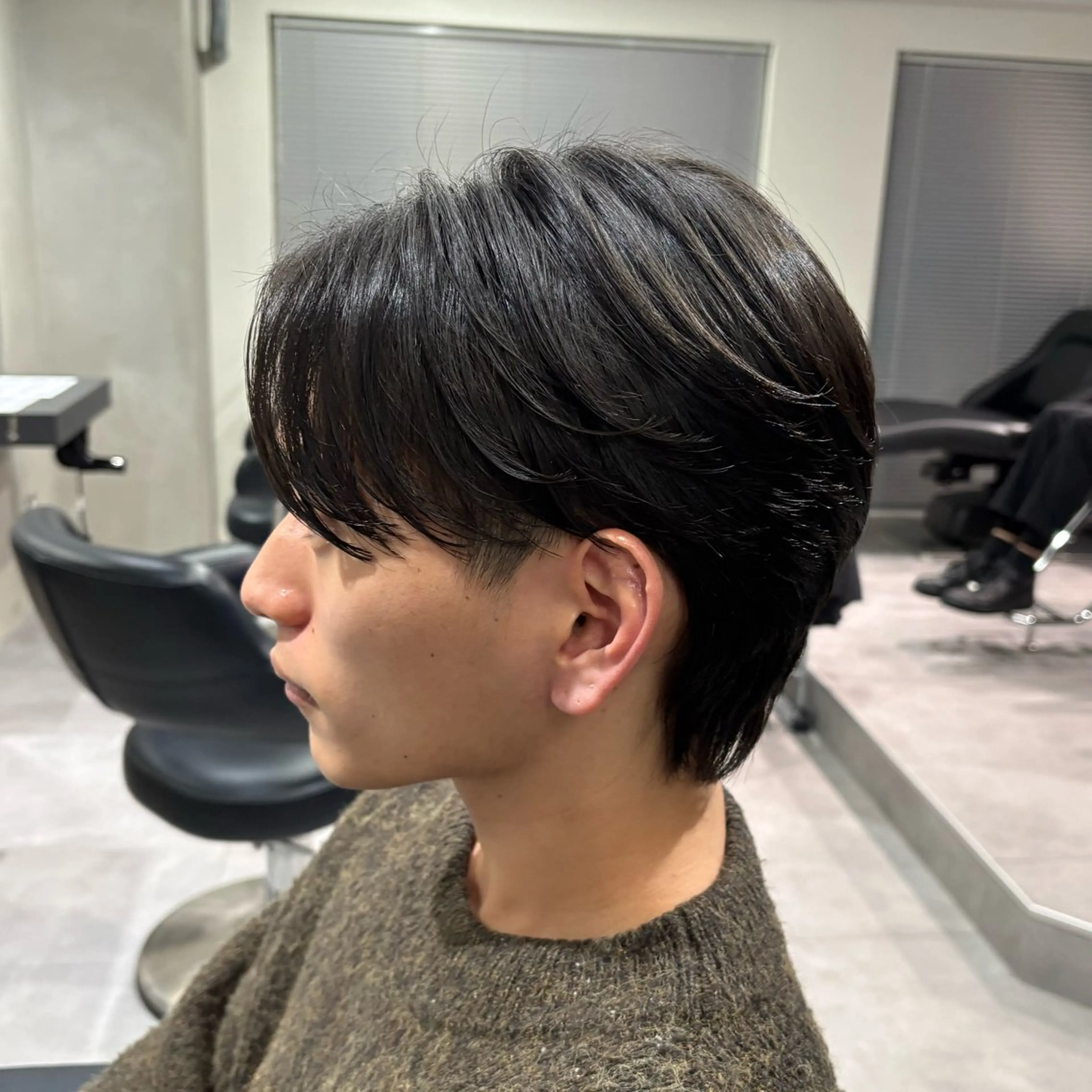 ミディアム パーマ メンズ ミディアムパーマ メンズパーマ ニュアンスパーマ カット パーマ 🐦‍🔥フェザーパ ーマ🐦‍🔥きるやのヘアスタイル