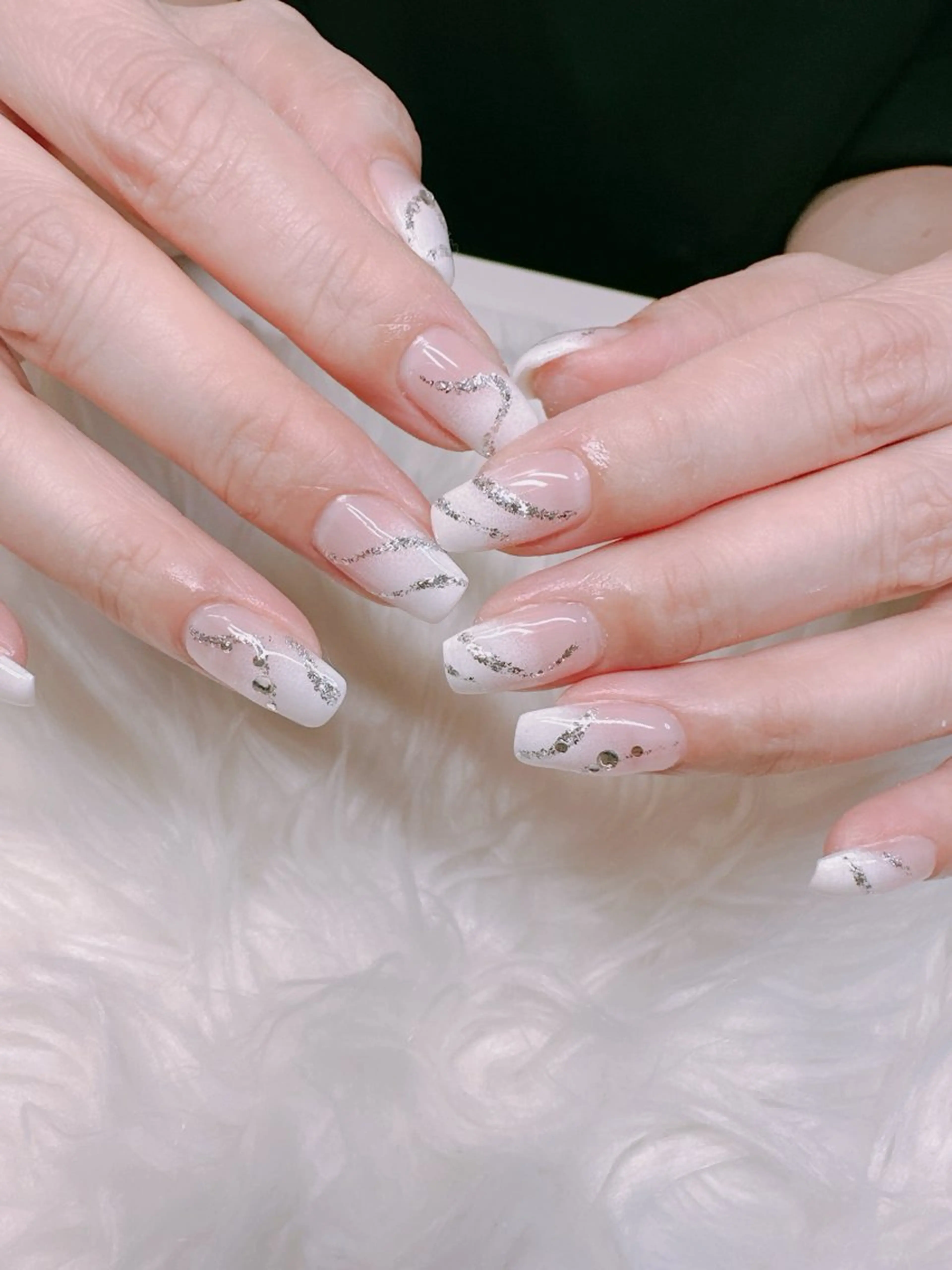 ネイル ストーンネイル 高島 夏海のネイルデザイン