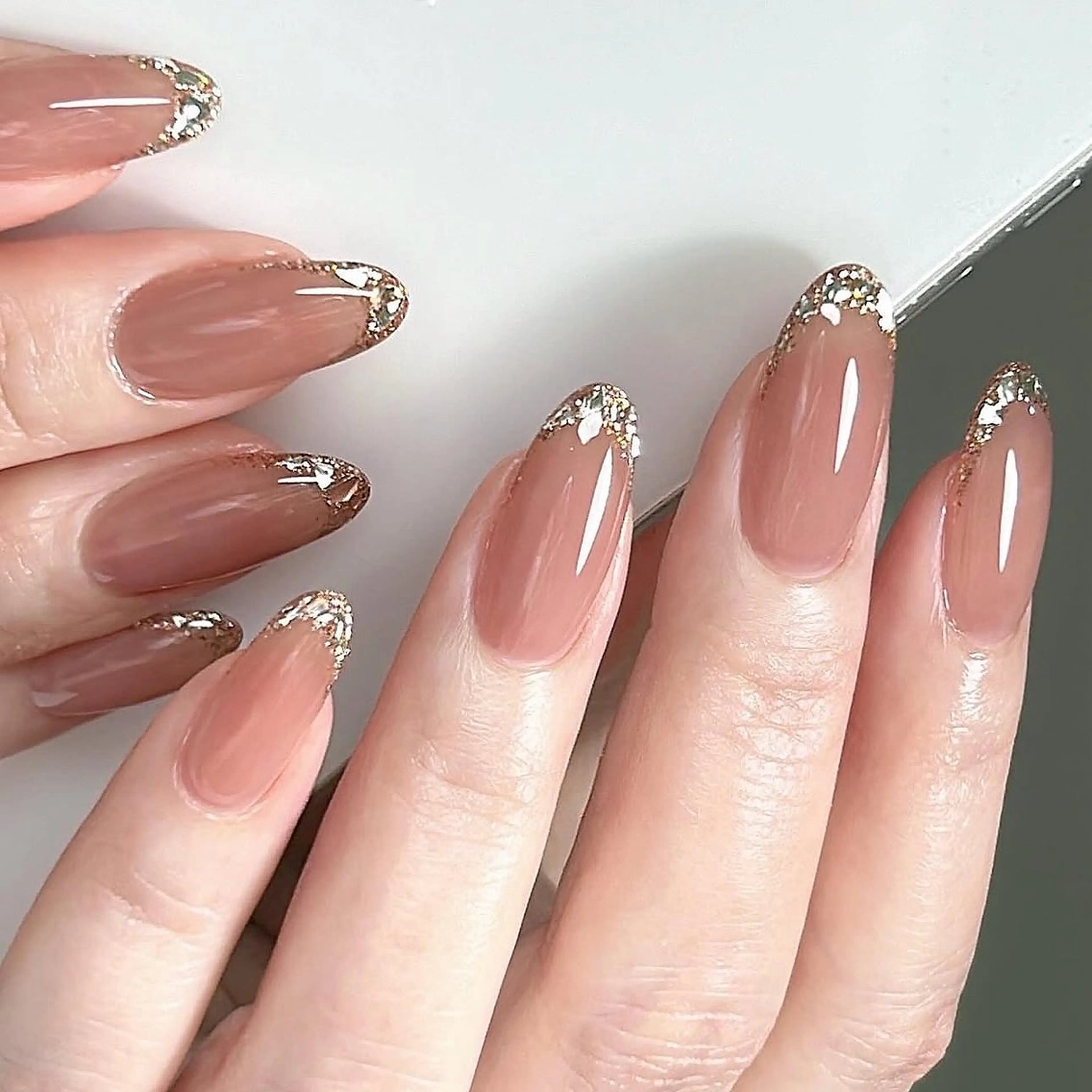 グラス/ミラーのフレンチネイル💅(オフなし)の写真