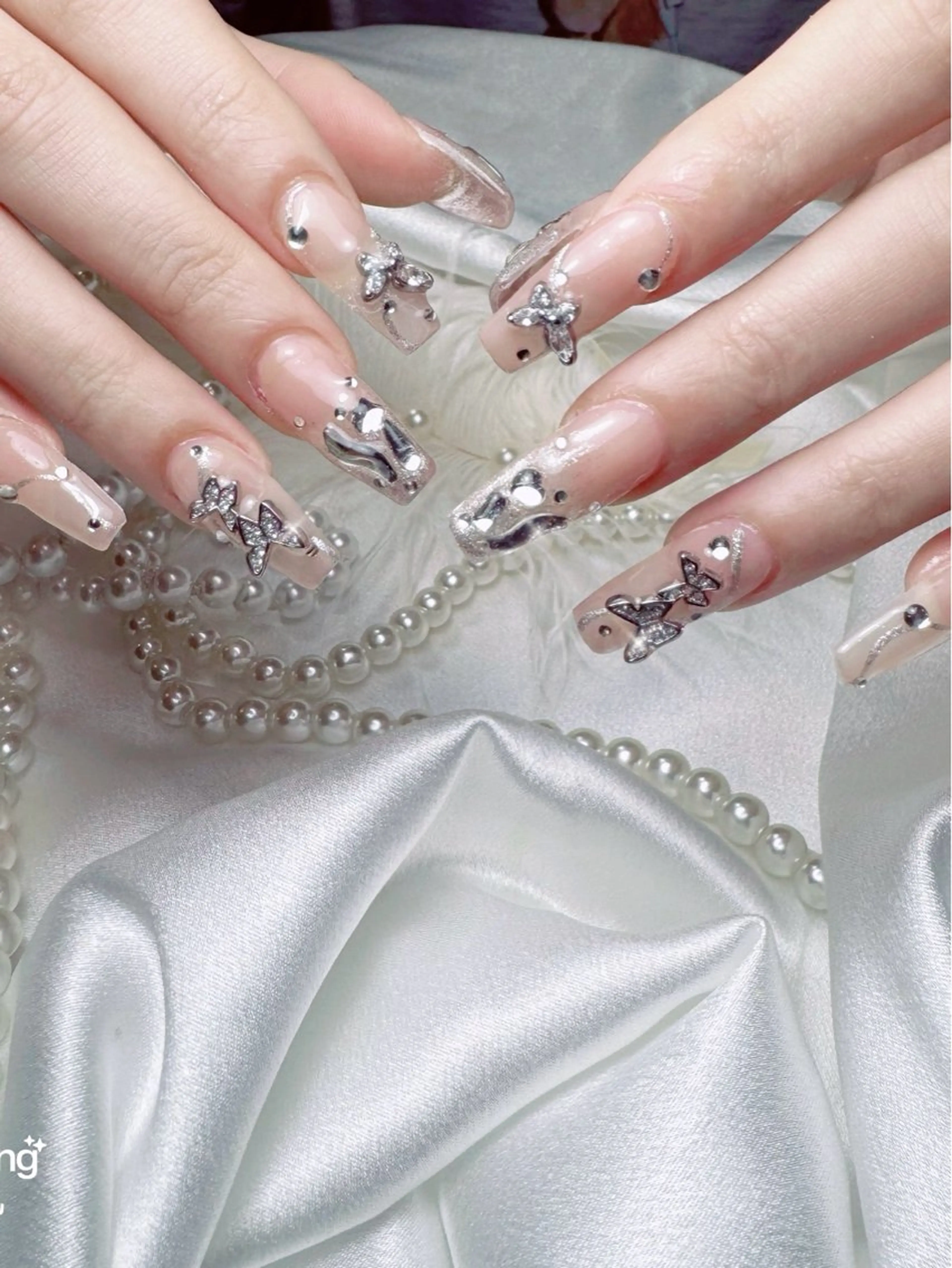 ネイル ハンドネイル チョウ チョウのネイルデザイン