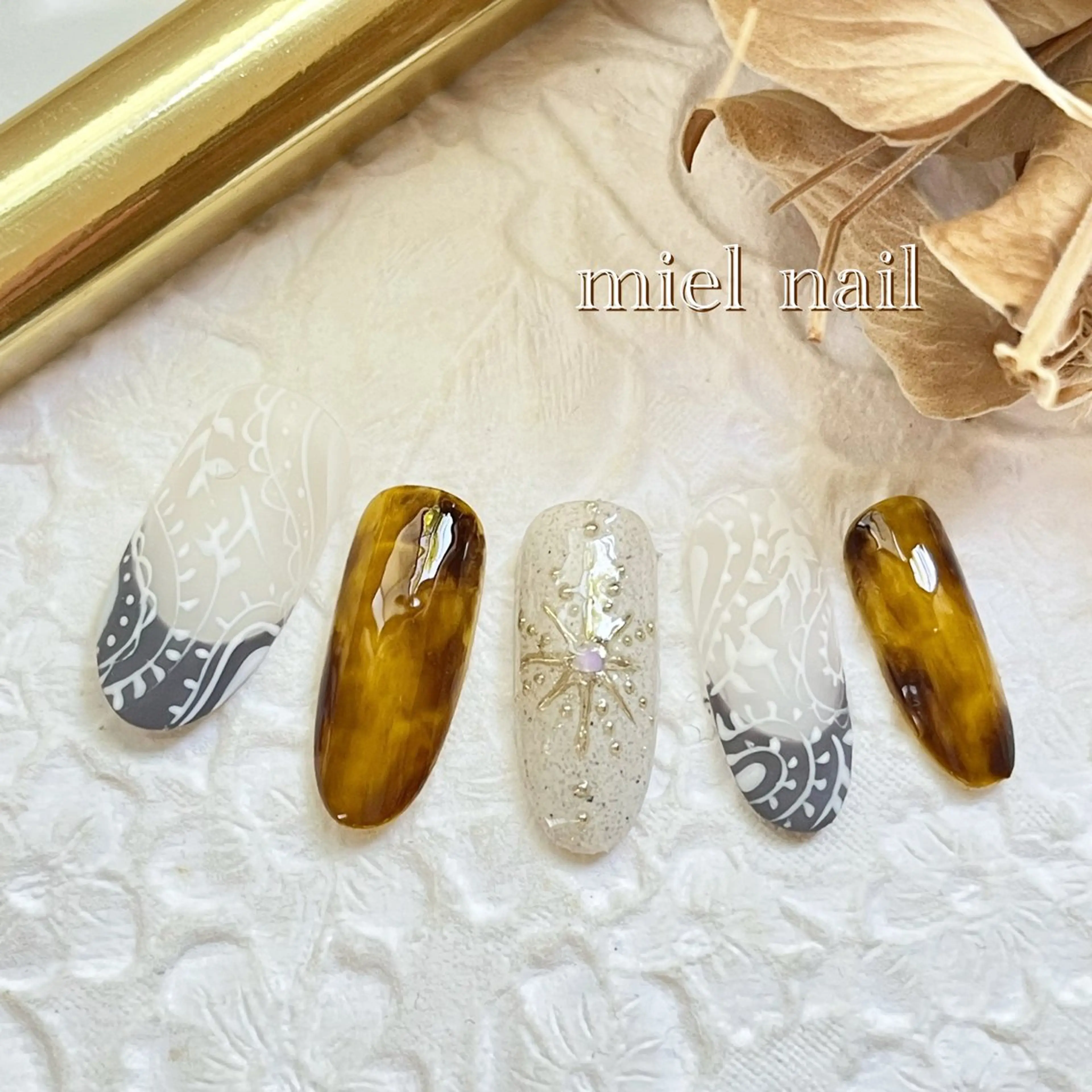 ネイル べっ甲ネイル フレンチネイル マットネイル 冬ネイル ハンドネイル miel nailのネイルデザイン