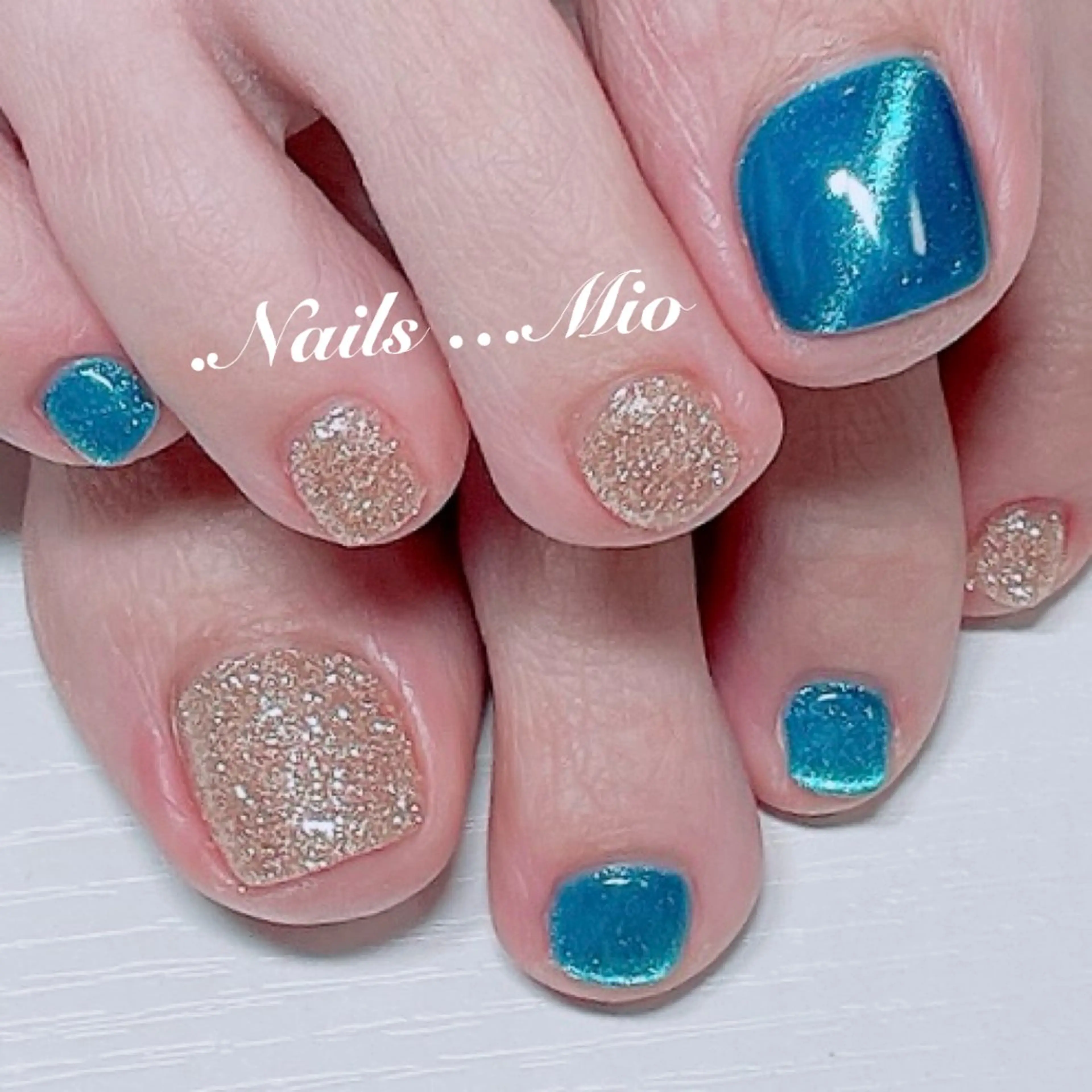 ネイル フットネイル ジェルネイル マグネットネイル 赤色 .Nails Mio 赤羽西ネイルサロンのネイルデザイン