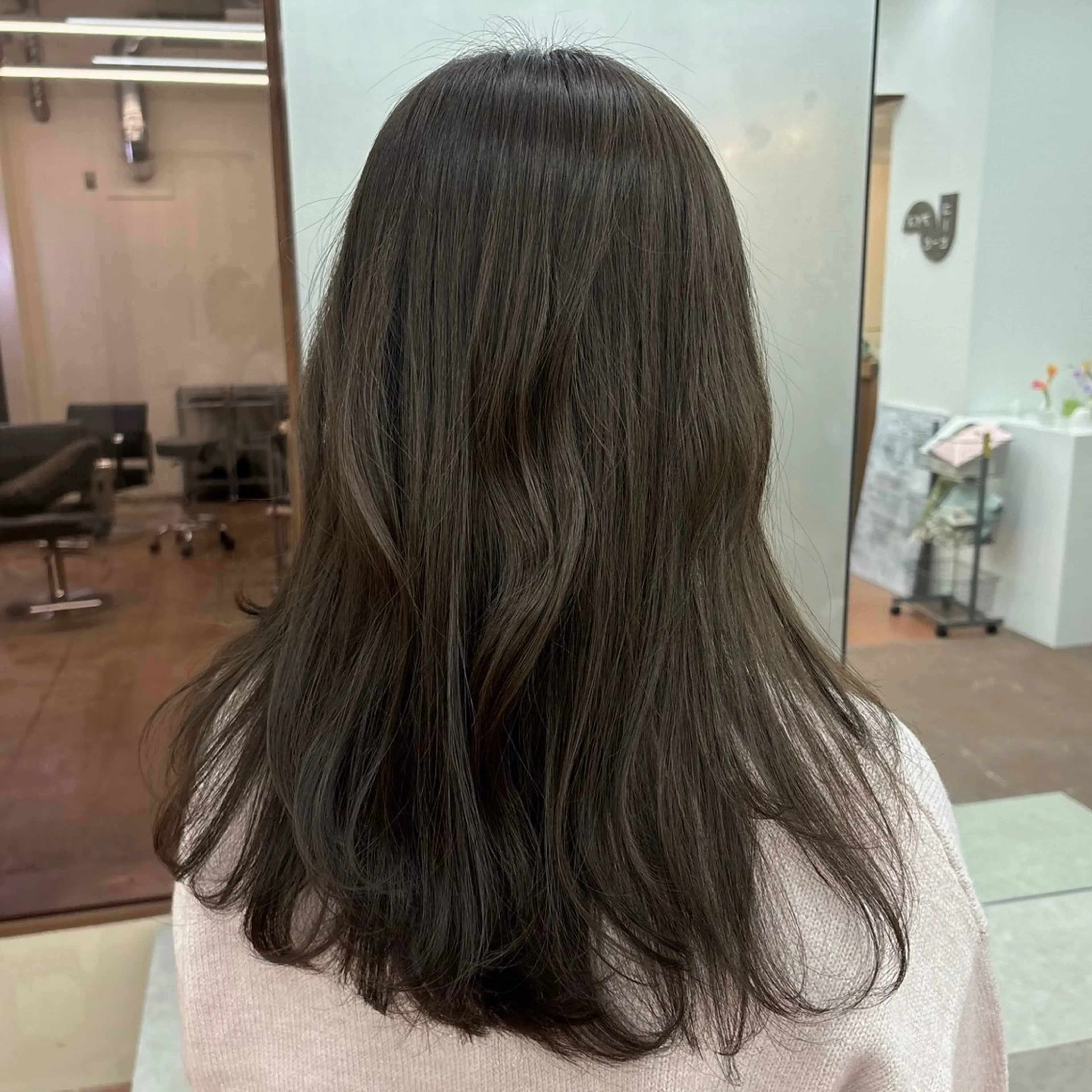 ロング カラー 山内 瑠莉のヘアスタイル