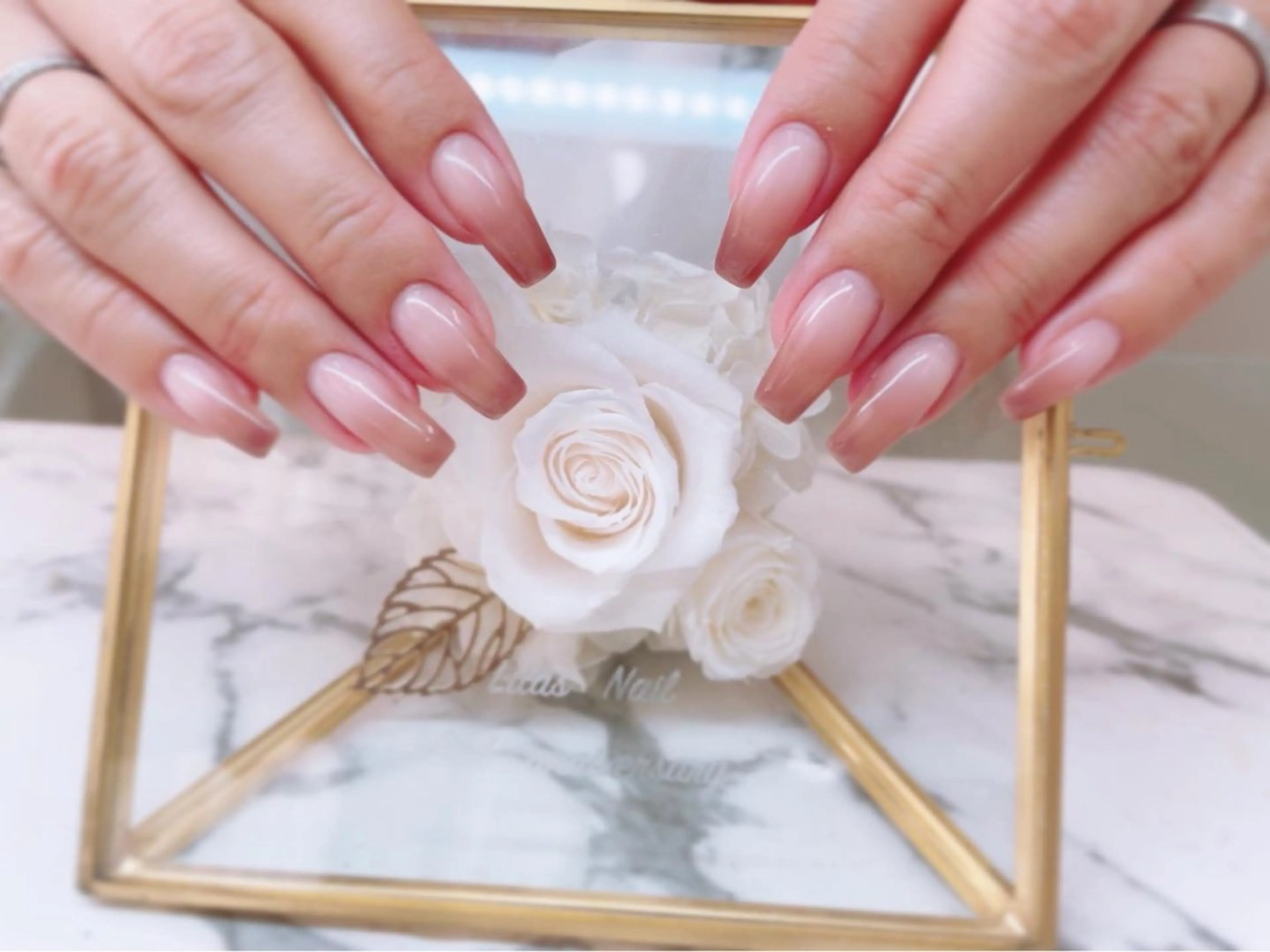 ネイル ブラウン チークネイル ジェルネイル グラデーション ハードジェル Lilas Nailのネイルデザイン