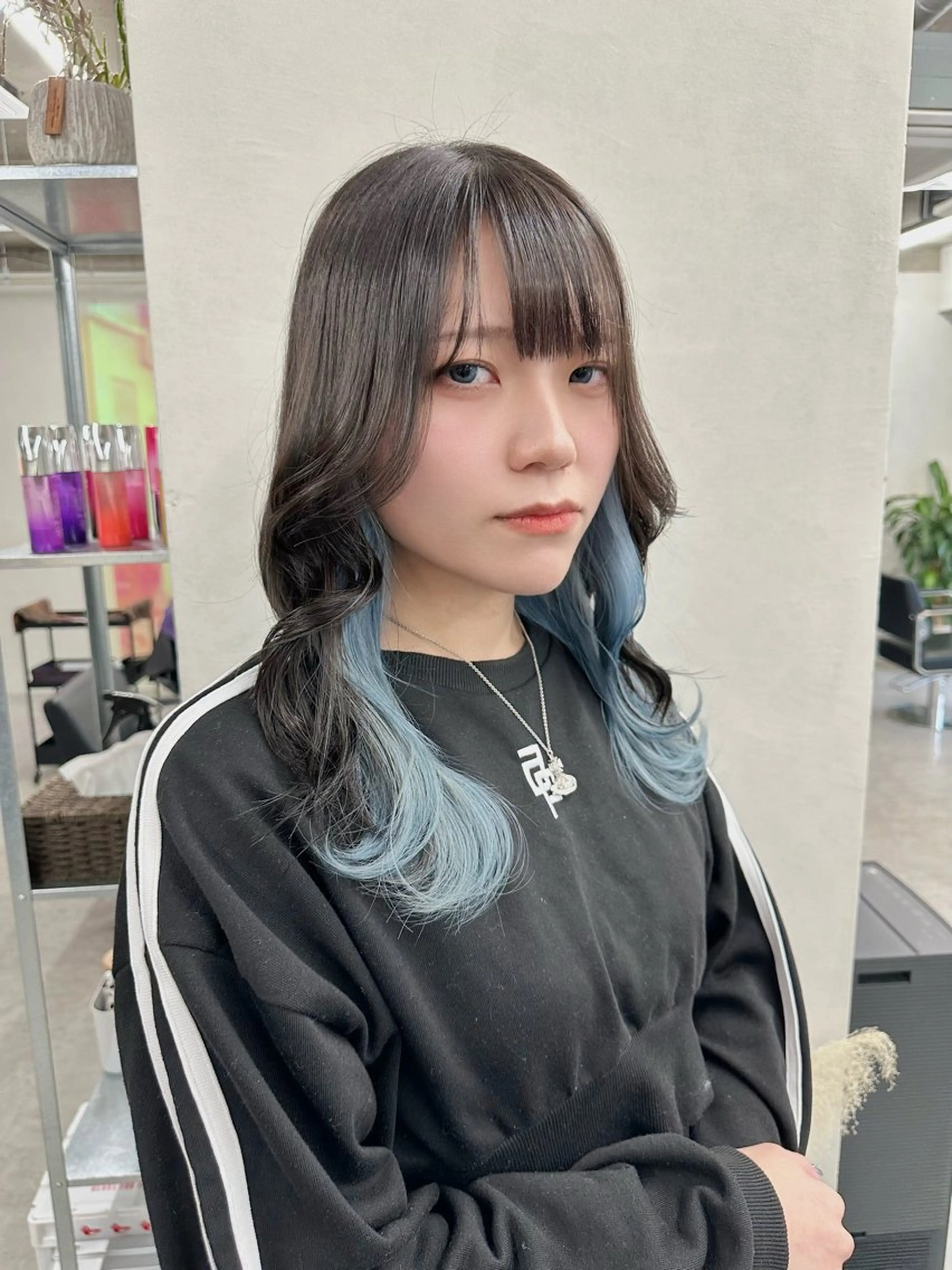 セミロング カラー ウルフとハイトーン みっちー✂️のヘアスタイル