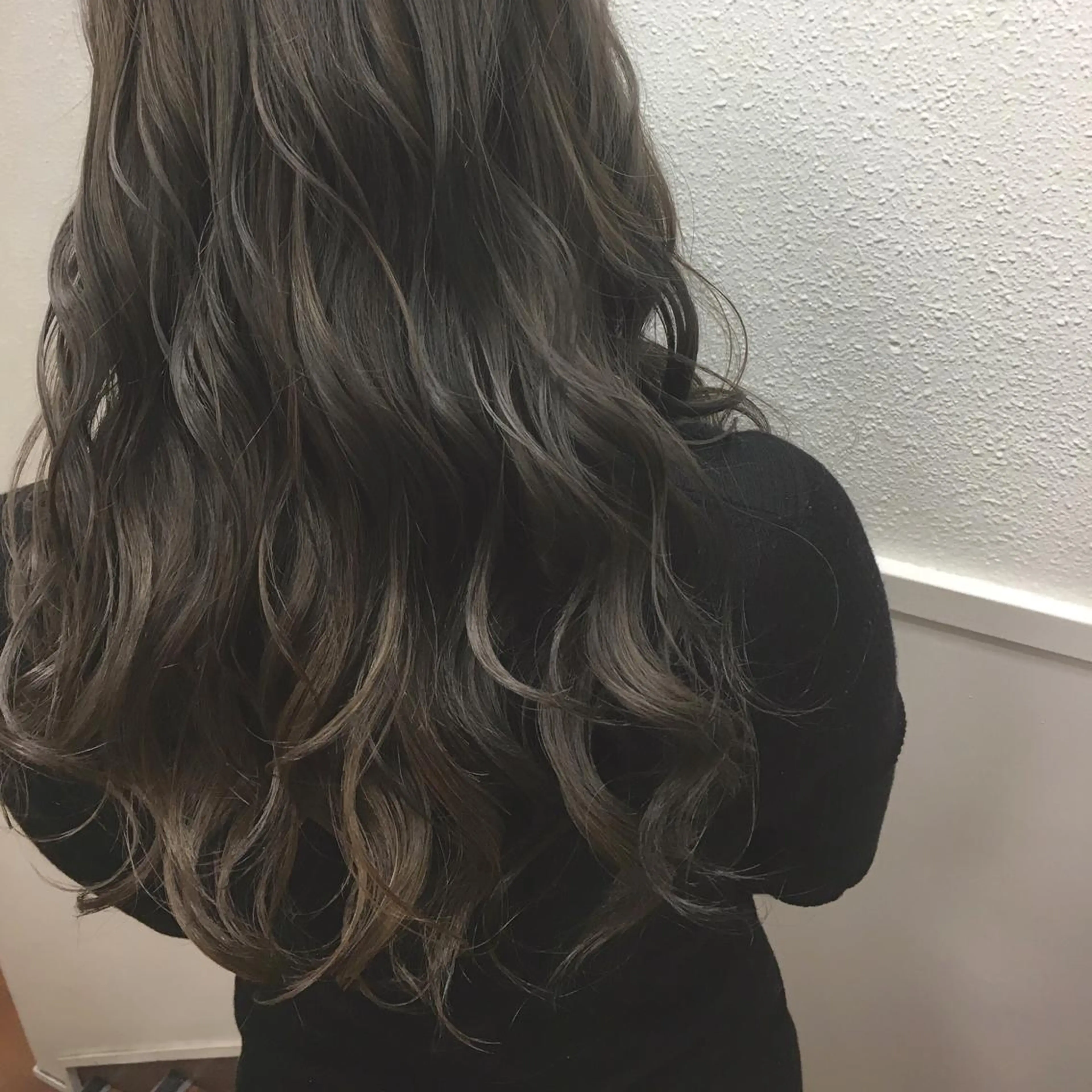 ロング カラー ダークグレー ヘアカラー トリートメント 髪質改善/美髪矯 正ヤマモトハルキのヘアスタイル