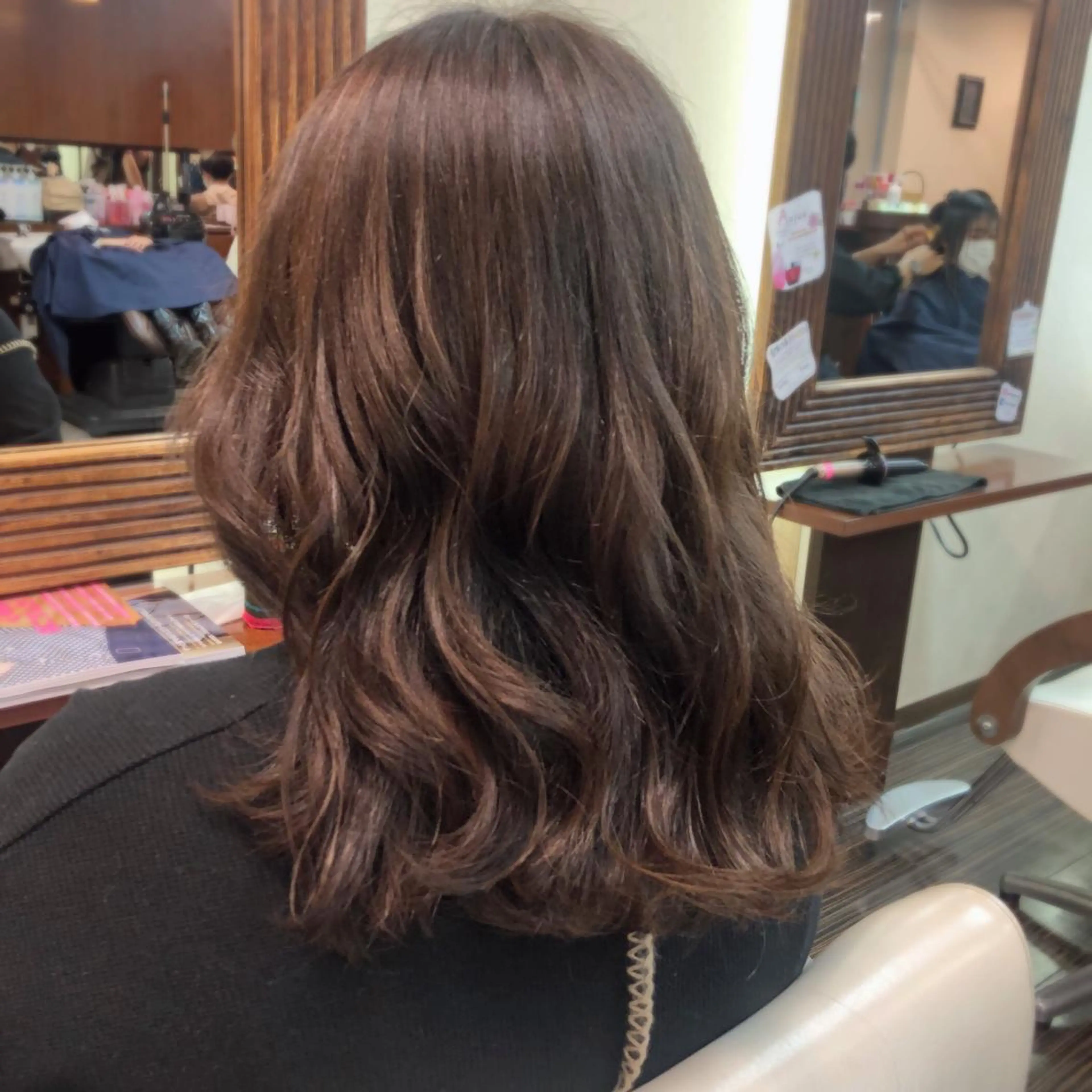 ミディアム カラー ヘアカラー トリートメント 山崎 絵莉香のヘアスタイル