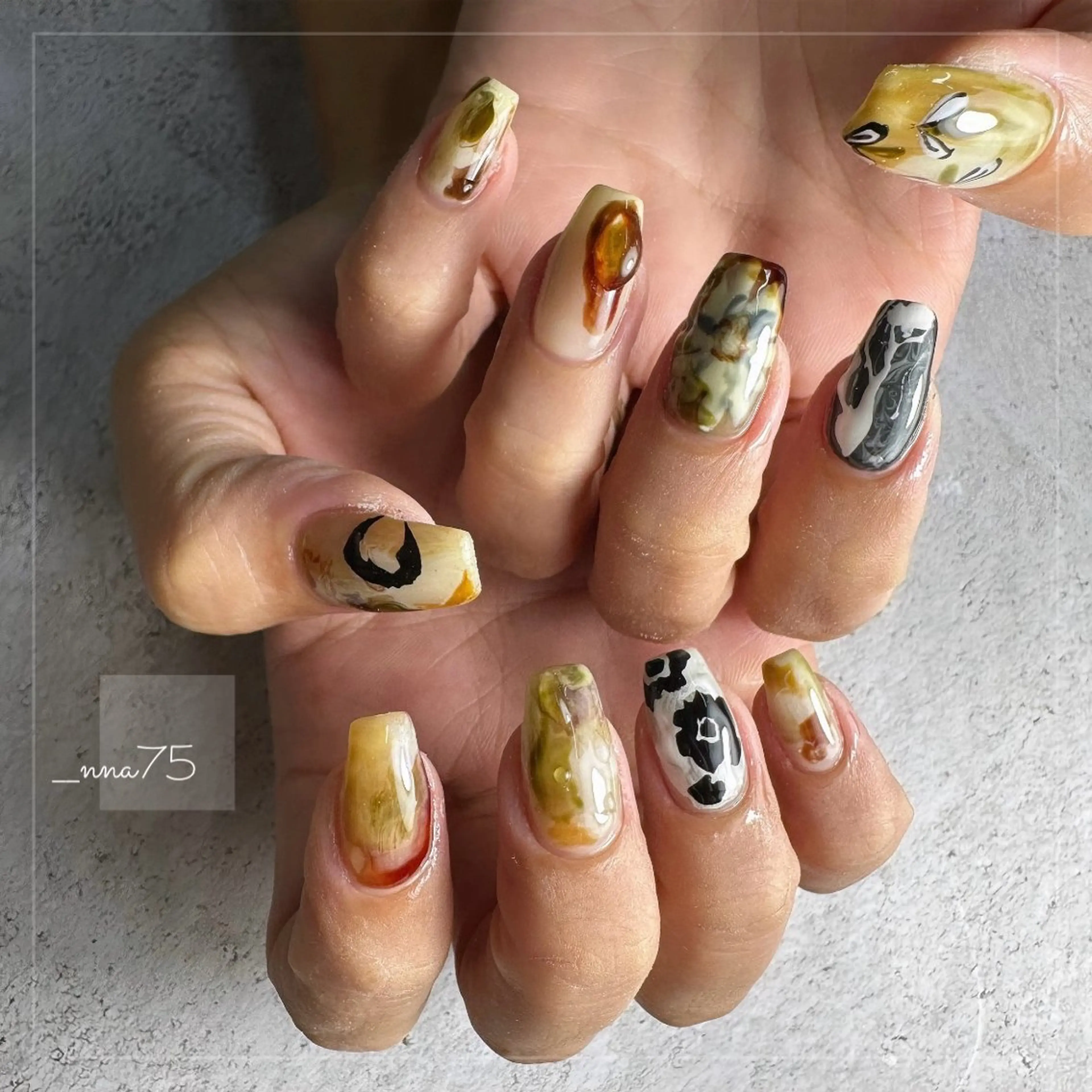 ネイル GRANDE OSU Anna 🧸💛のネイルデザイン