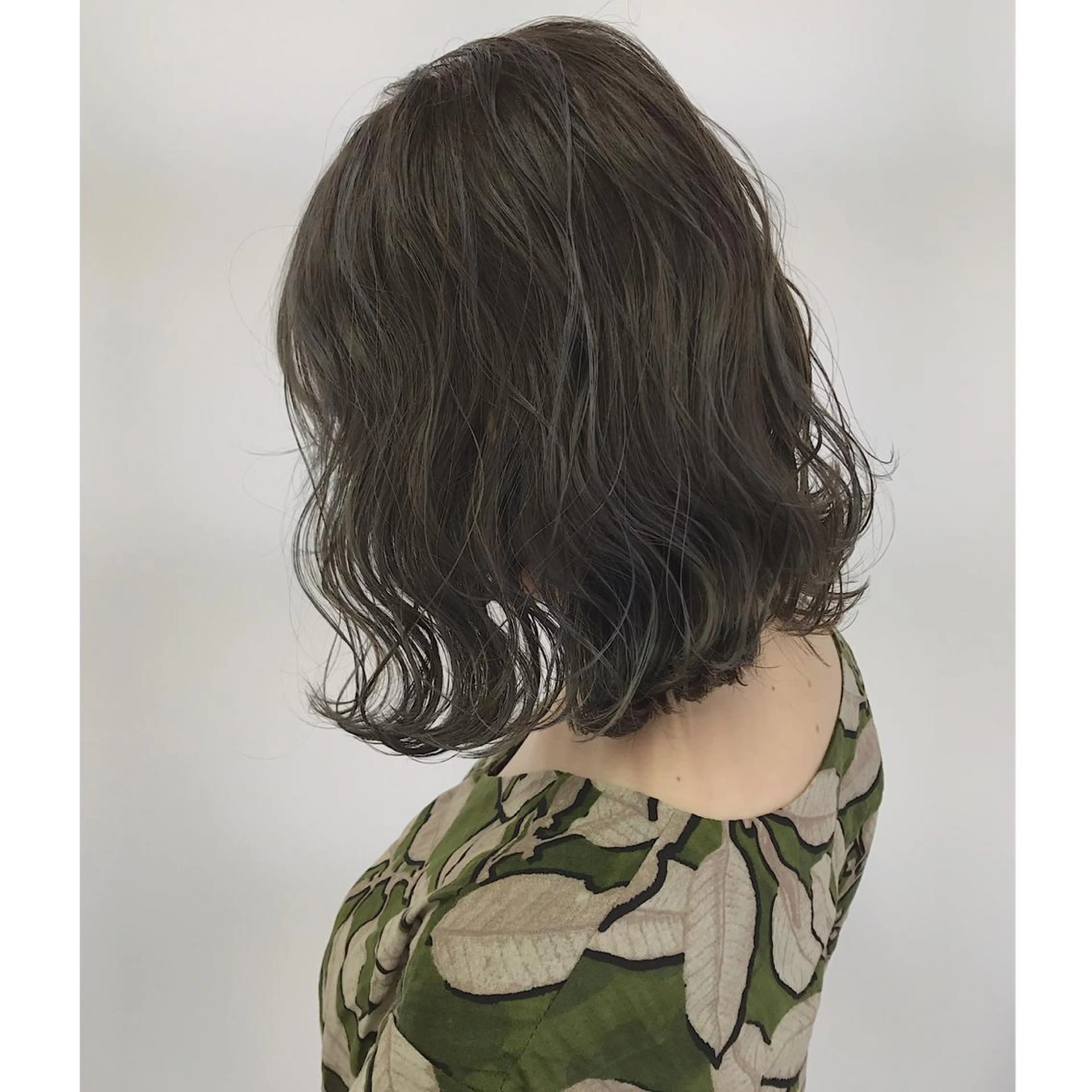 ミディアム カラー ブルーカラー ブルージュ 透明感カラー ハイライトカラー ハイライト lani ブリーチ /ダブルカラーのヘアスタイル