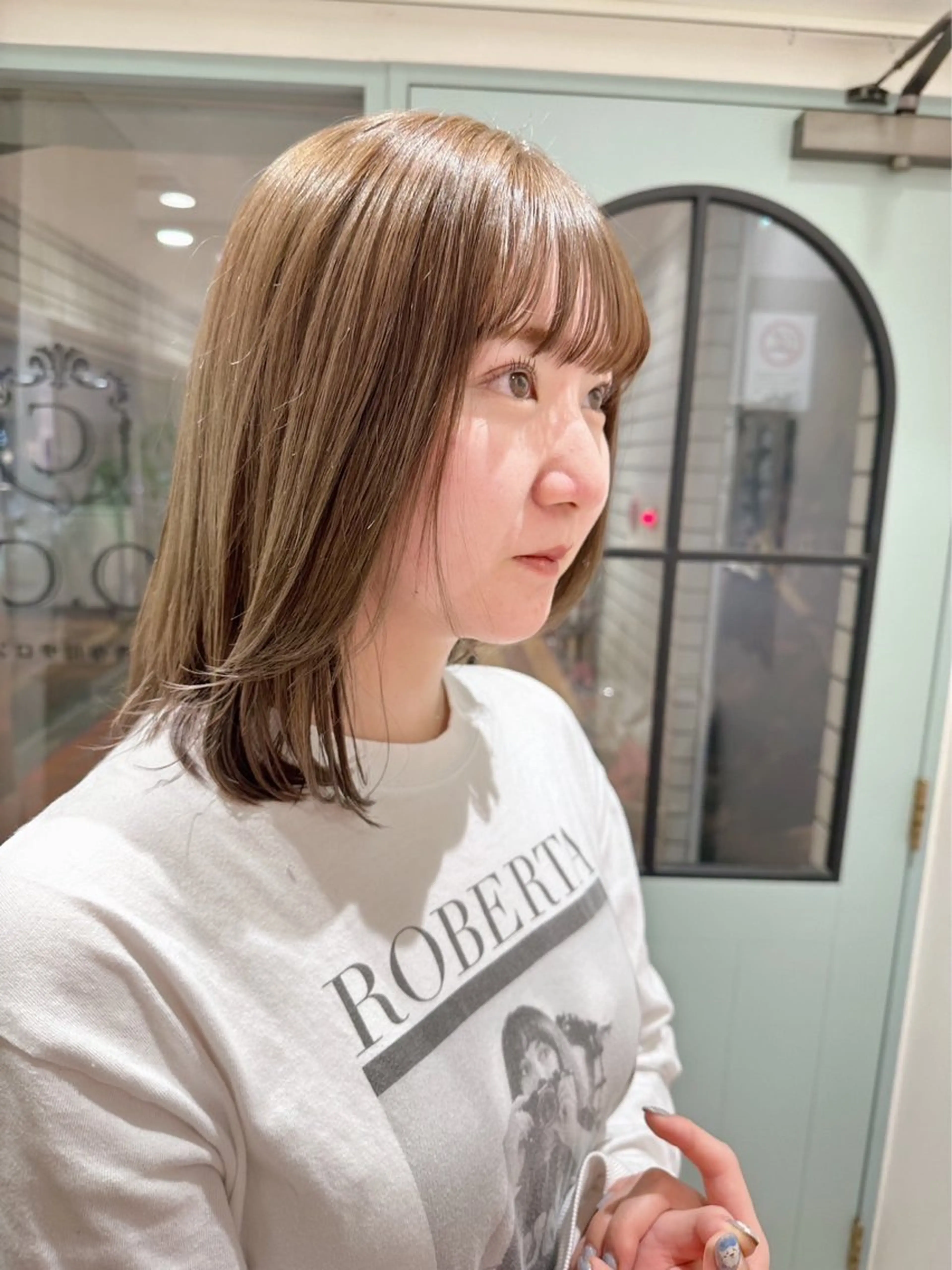 セミロング カラー NaVIユウジ 透明感カラーのヘアスタイル