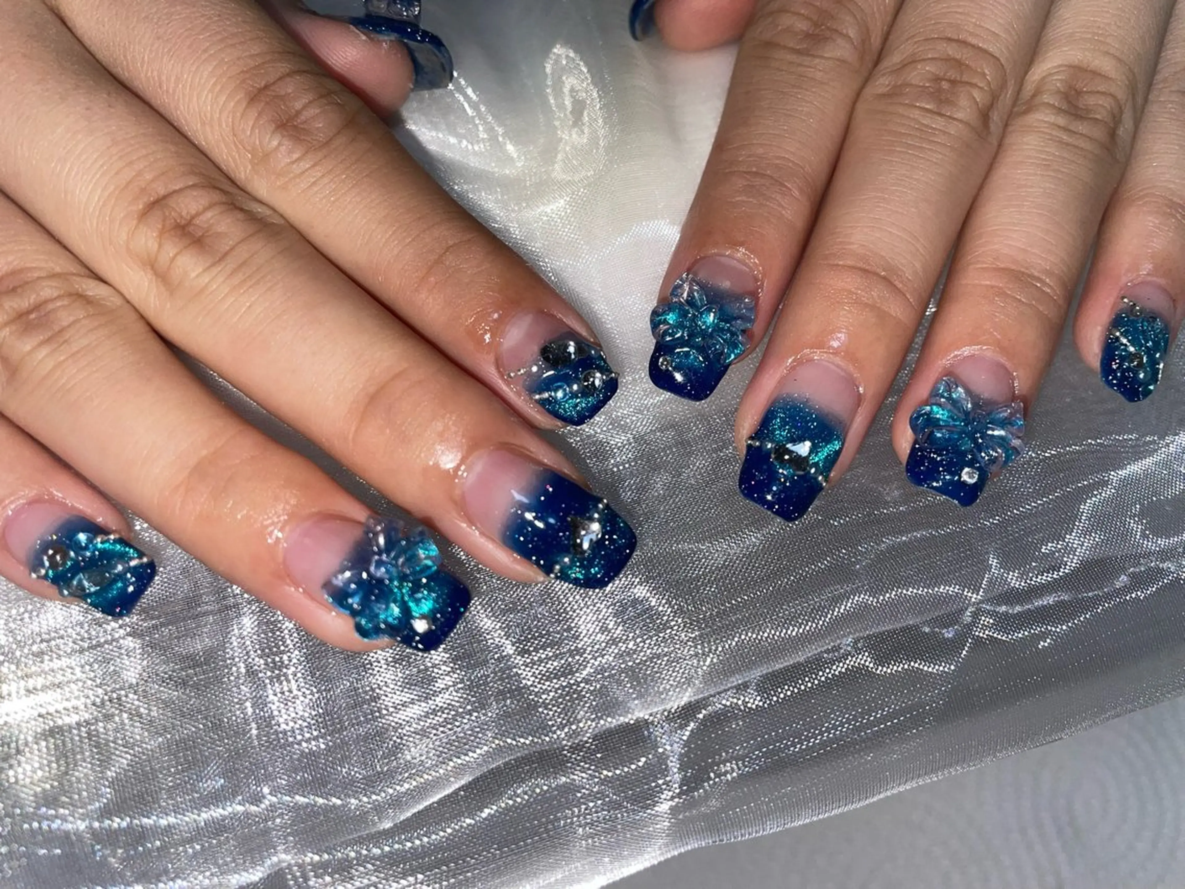 ネイル ブルー マグネットネイル ネイビー ハンドネイル alma (アルマ)のネイルデザイン