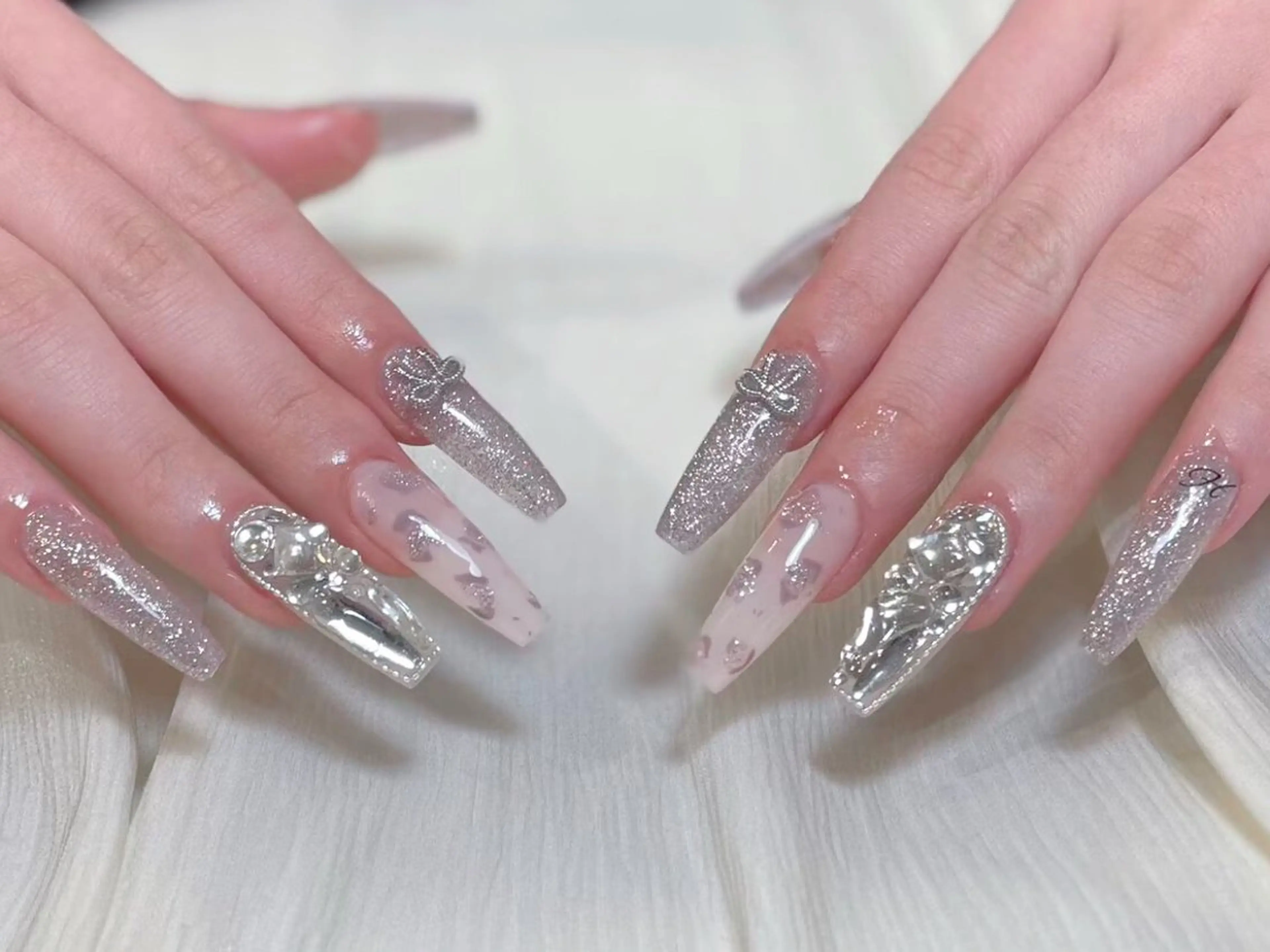 ネイル アートネイル オーロラネイル ガーリー キラキラネイル 韓国ネイル ハンドネイル み ゆのネイルデザイン