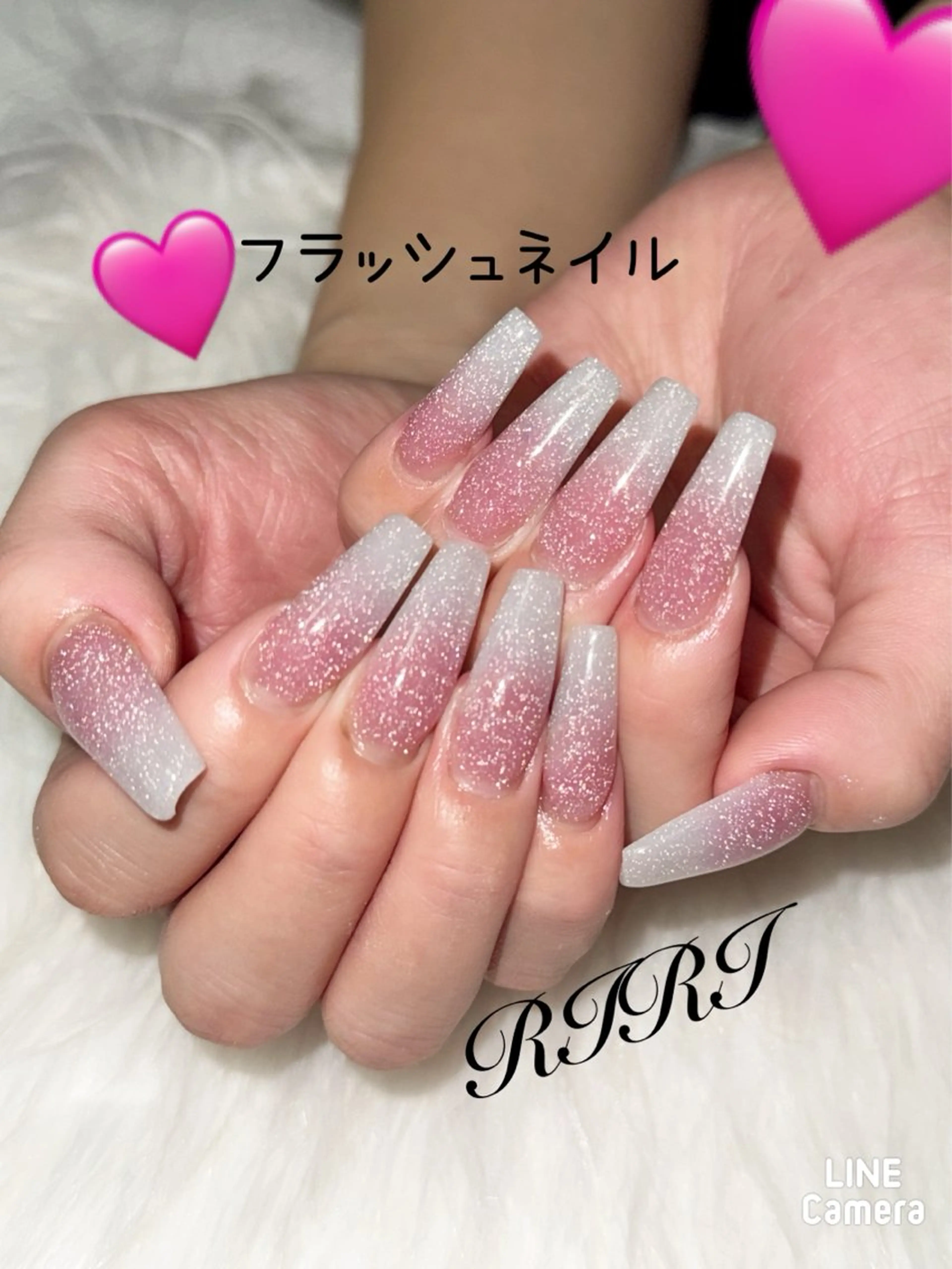 ネイル フラッシュネイル ジェルネイル グラデーション ラメ(グリッター) ロングネイル ハンドネイル riri オーナーのネイルデザイン
