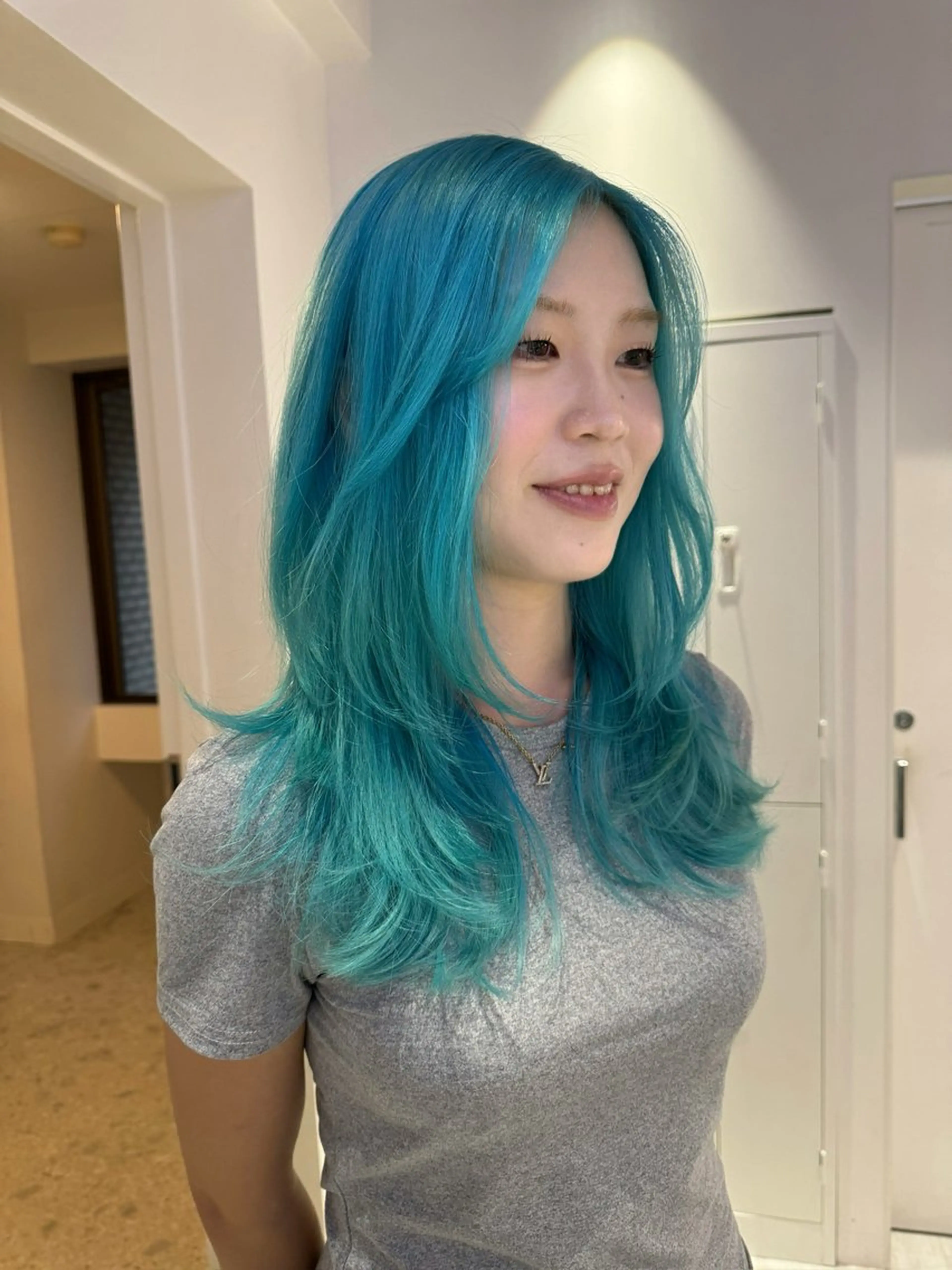 セミロング カラー ヘアカラー トリートメント Ami/艶カラー/ レイヤー/ハイトーンのヘアスタイル