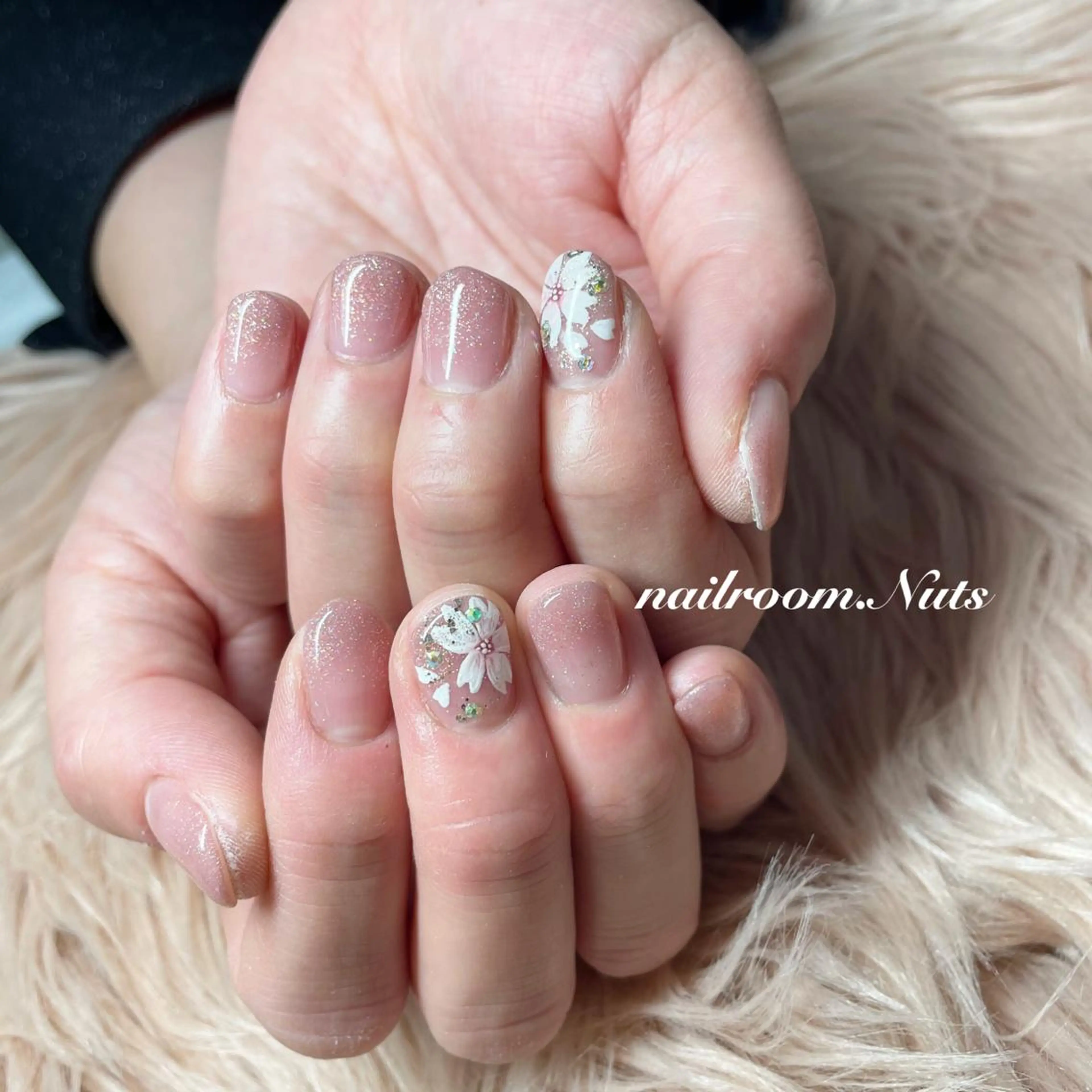 ネイル ハンドネイル nailsalon Nutsのネイルデザイン