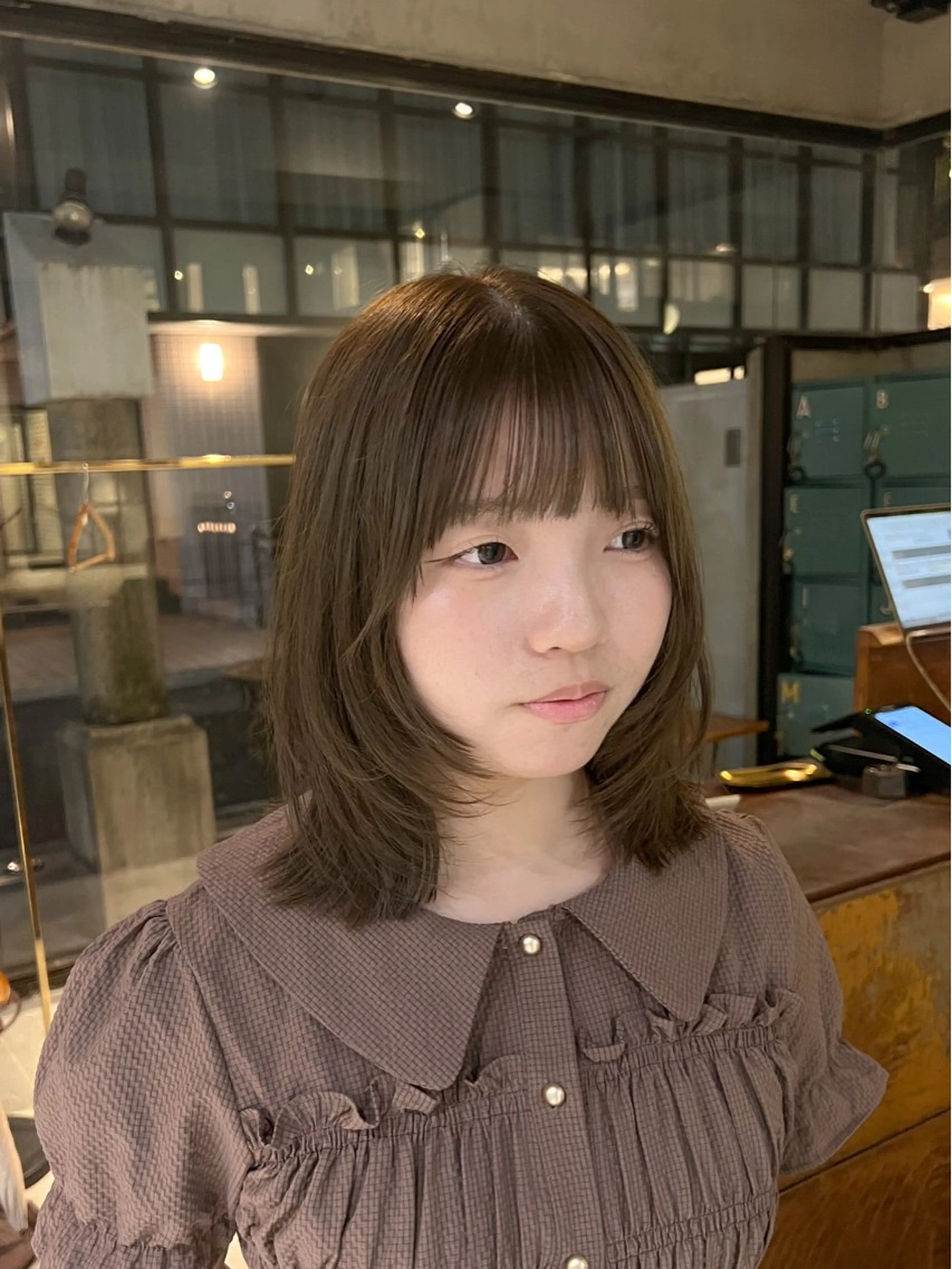 ミディアム カラー ヘアアレンジ ミディアムレイヤー ベージュカラー ブリーチ 透明感カラー ダブルカラー カット ヘアカラー トリートメント レイヤー/艶髪矯正 🪐takushiのヘアスタイル