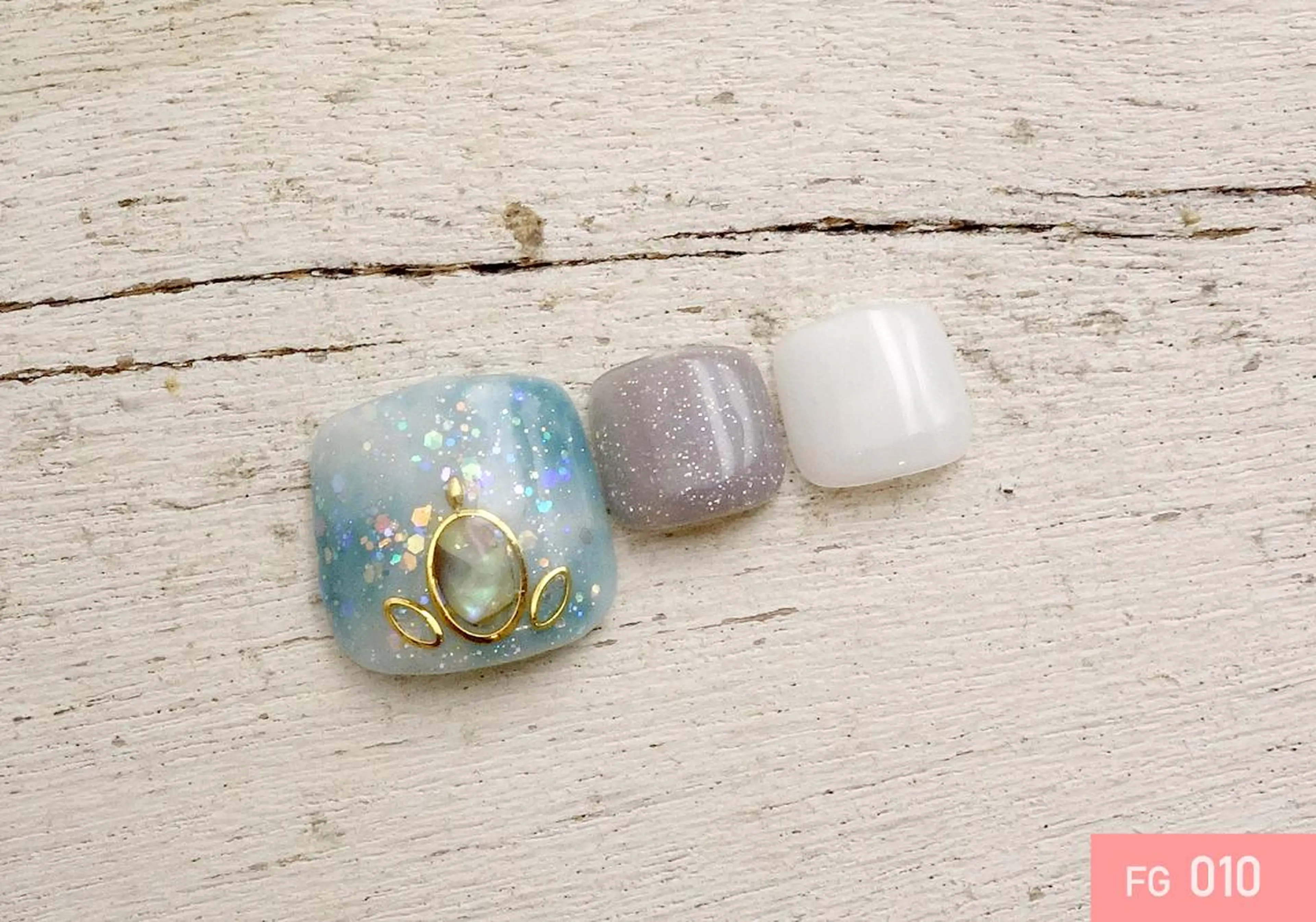 ネイル フットネイル ゴールド ネイル nanのネイルデザイン