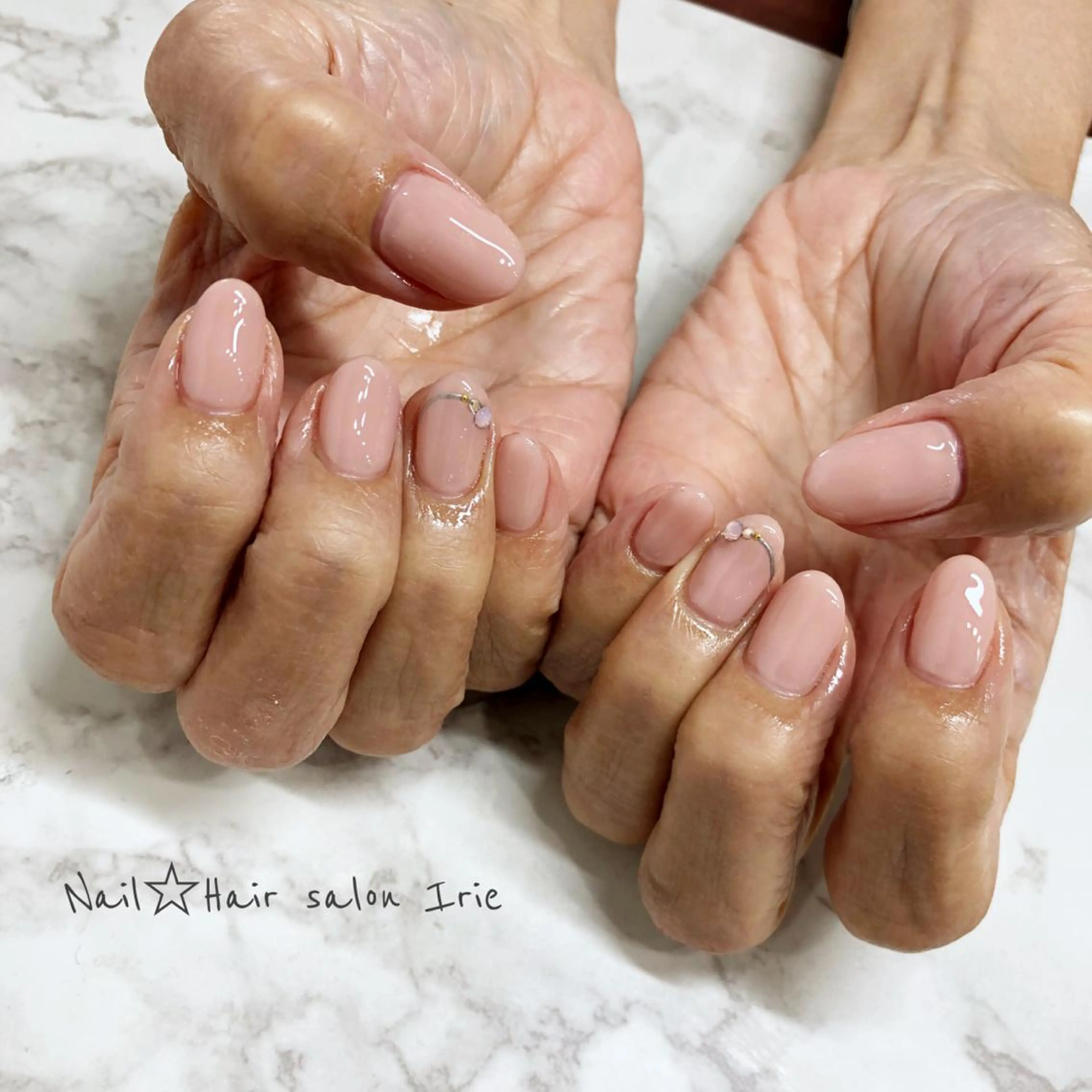 ネイル ハンドネイル ハンドケア 與儀 知佳のネイルデザイン