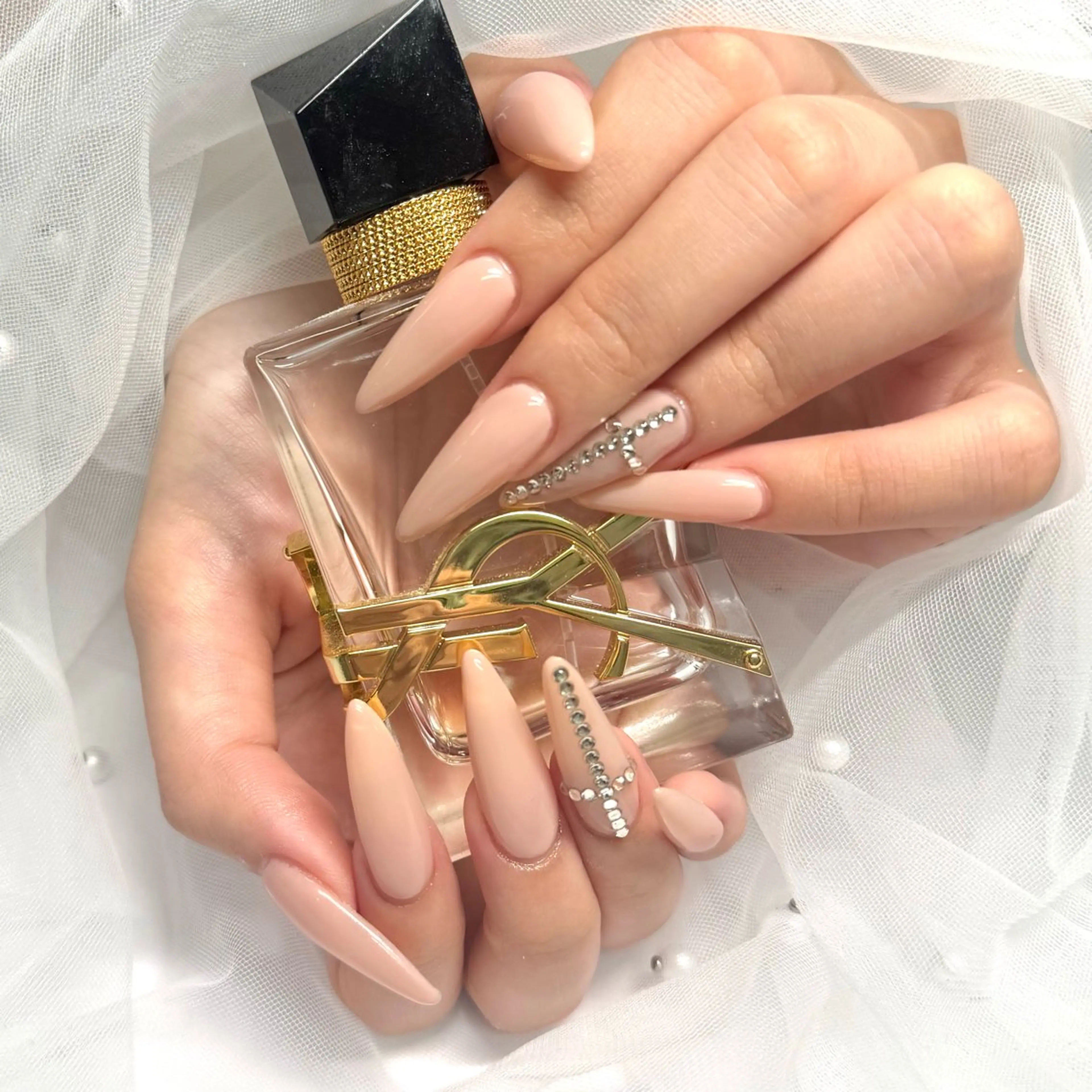 ネイル ロングネイル ストーンネイル ハンドネイル 🫧Rio🫧ネイル /渋谷🫧ワンホンのネイルデザイン