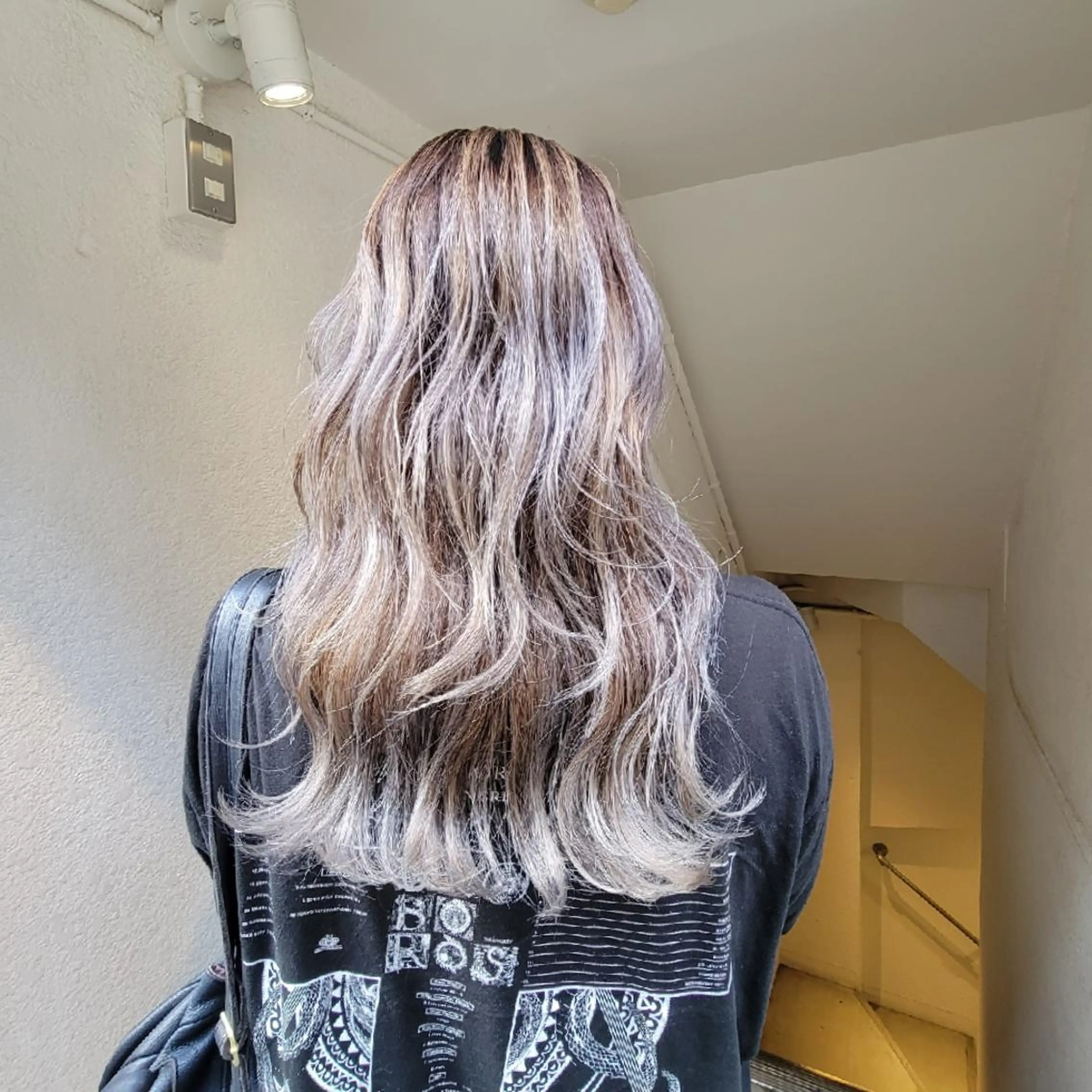 ロング レイヤーカット カット ヘアカラー トリートメント 🇰🇷透明感×ハイ トーン🌟tomoのヘアスタイル