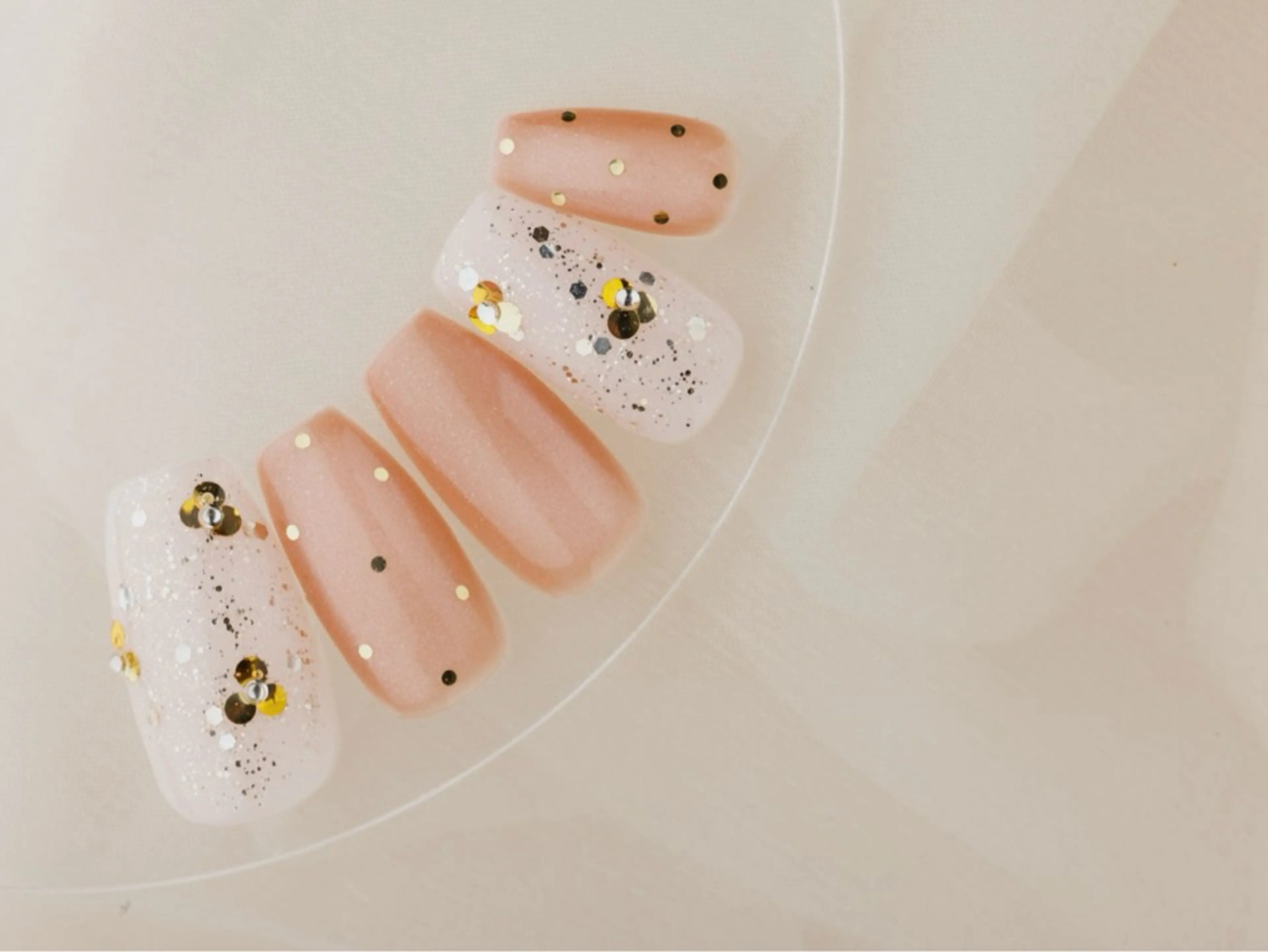 セミロング 月、水、木限定 和泉樹理のネイルデザイン