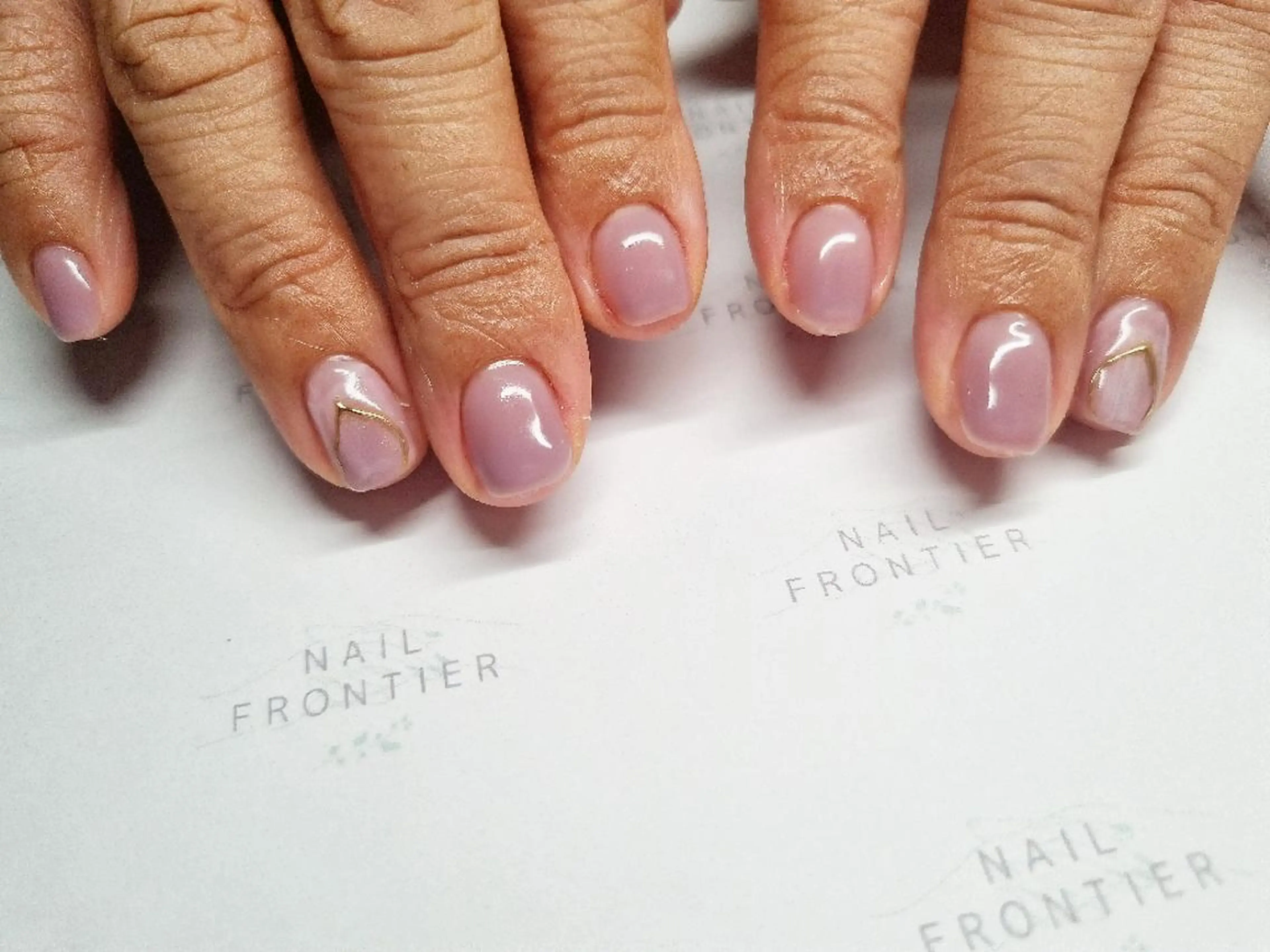 ショート ネイル シンプルネイル 吉祥寺🌟 ネイルフロンティアのネイルデザイン