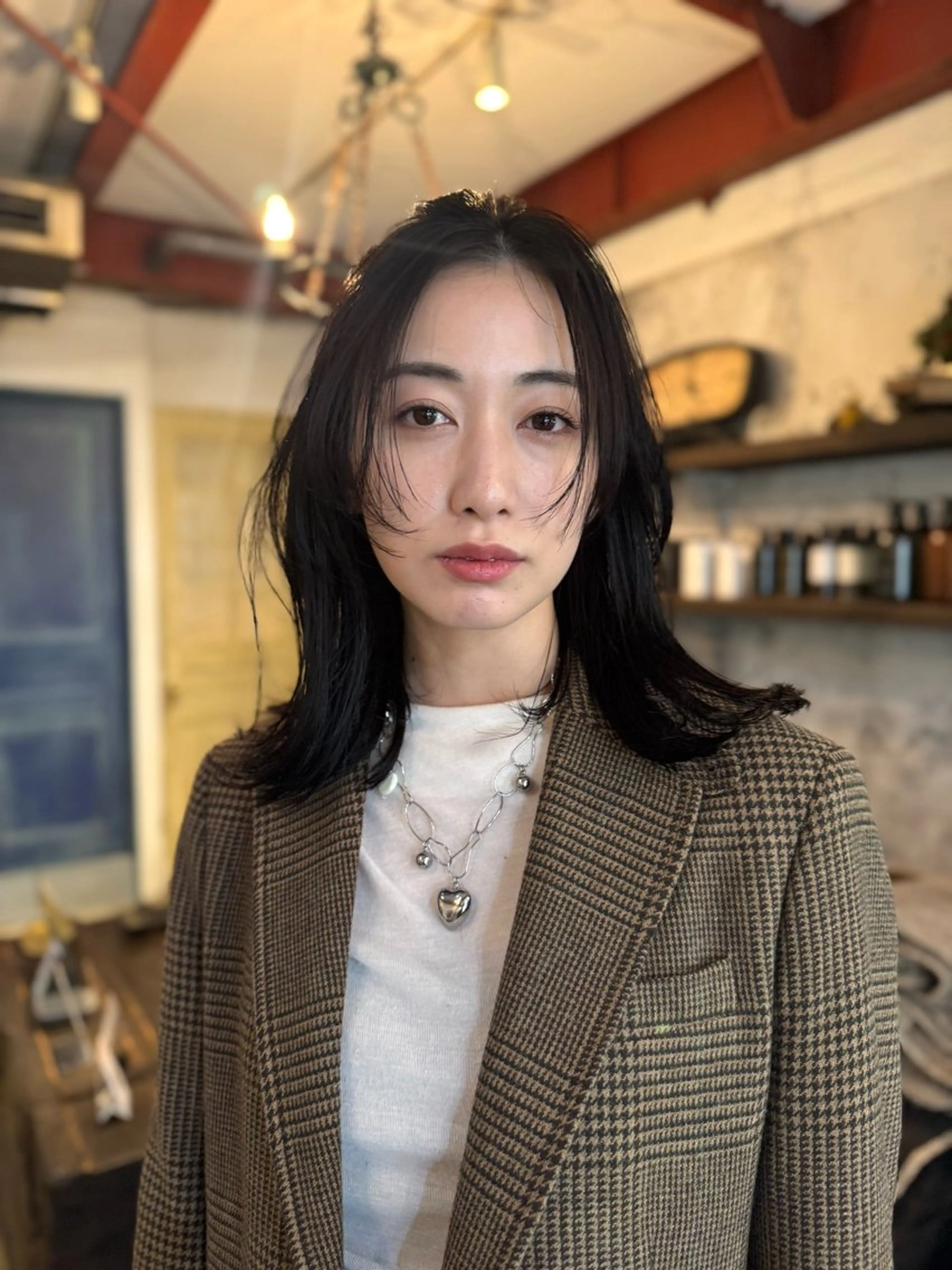 ミディアム 鷺谷 玲奈のヘアスタイル