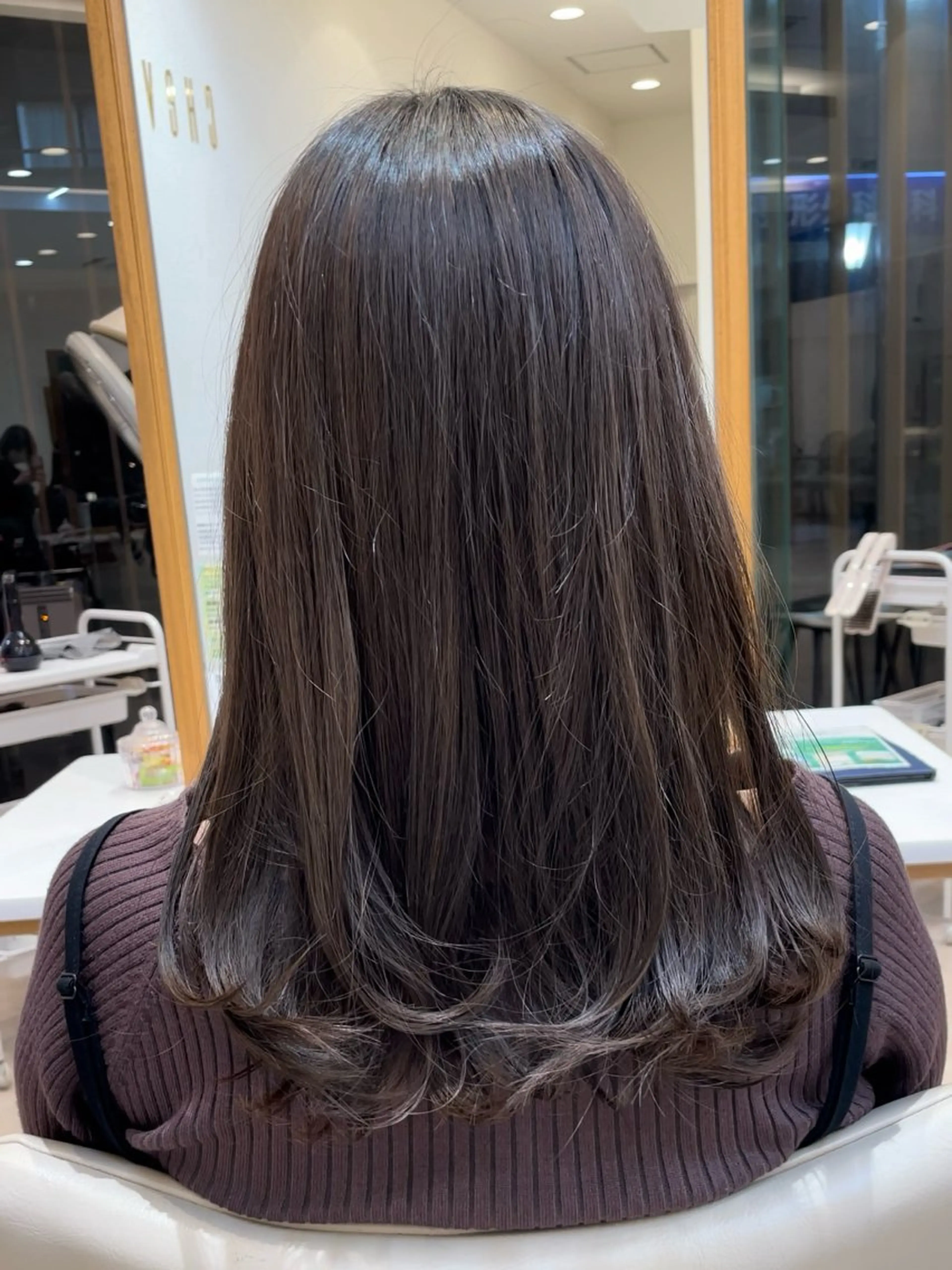 セミロング カラー グレージュ ネイビーカラー レイヤーカット トリートメント クリスマス カット ヘアカラー トリートメント ヘッドスパ 髪質改善ケア/透明感 カラー伊藤 千尋のヘアスタイル