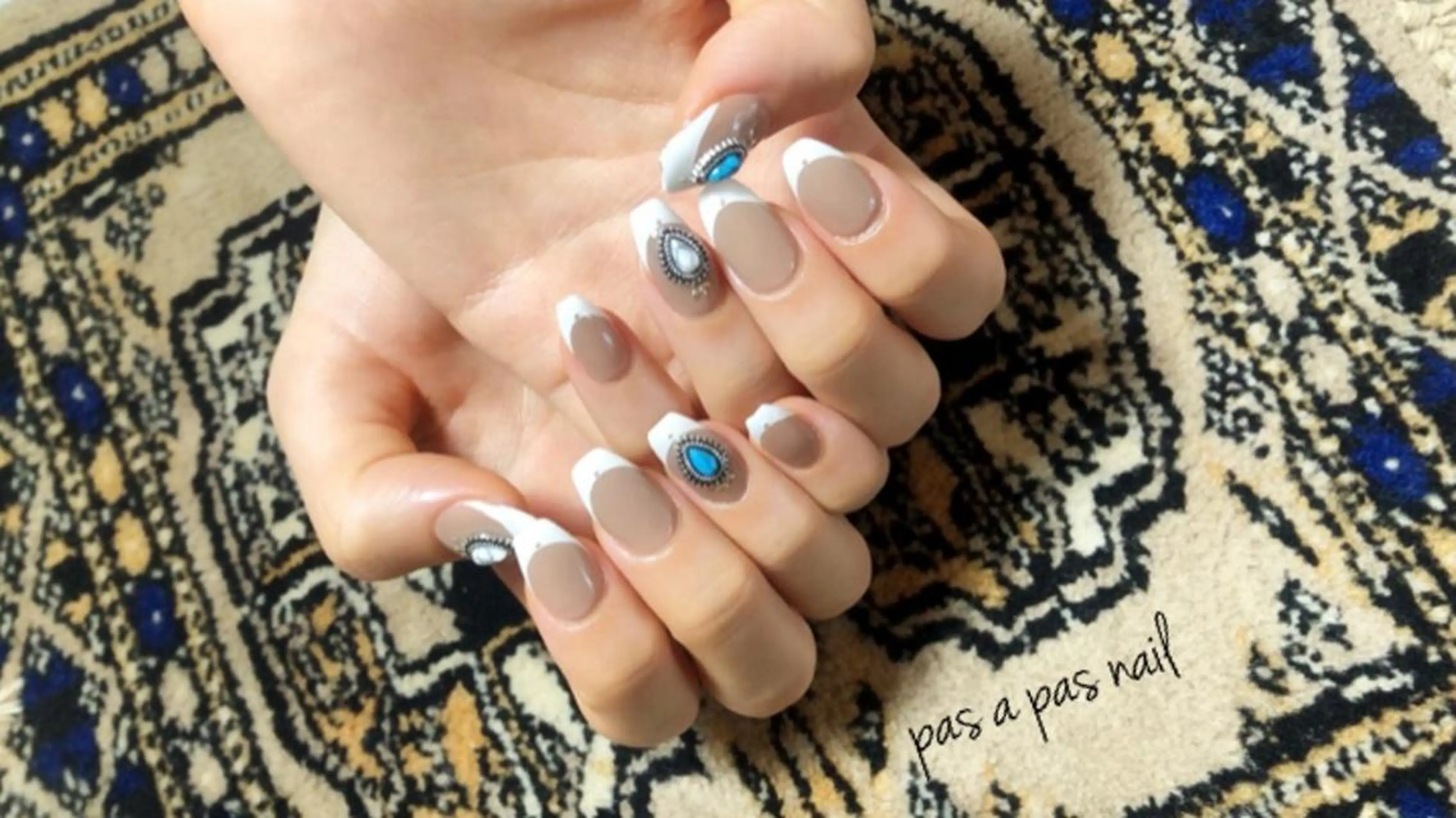 ネイル Yakko pas á pasのネイルデザイン