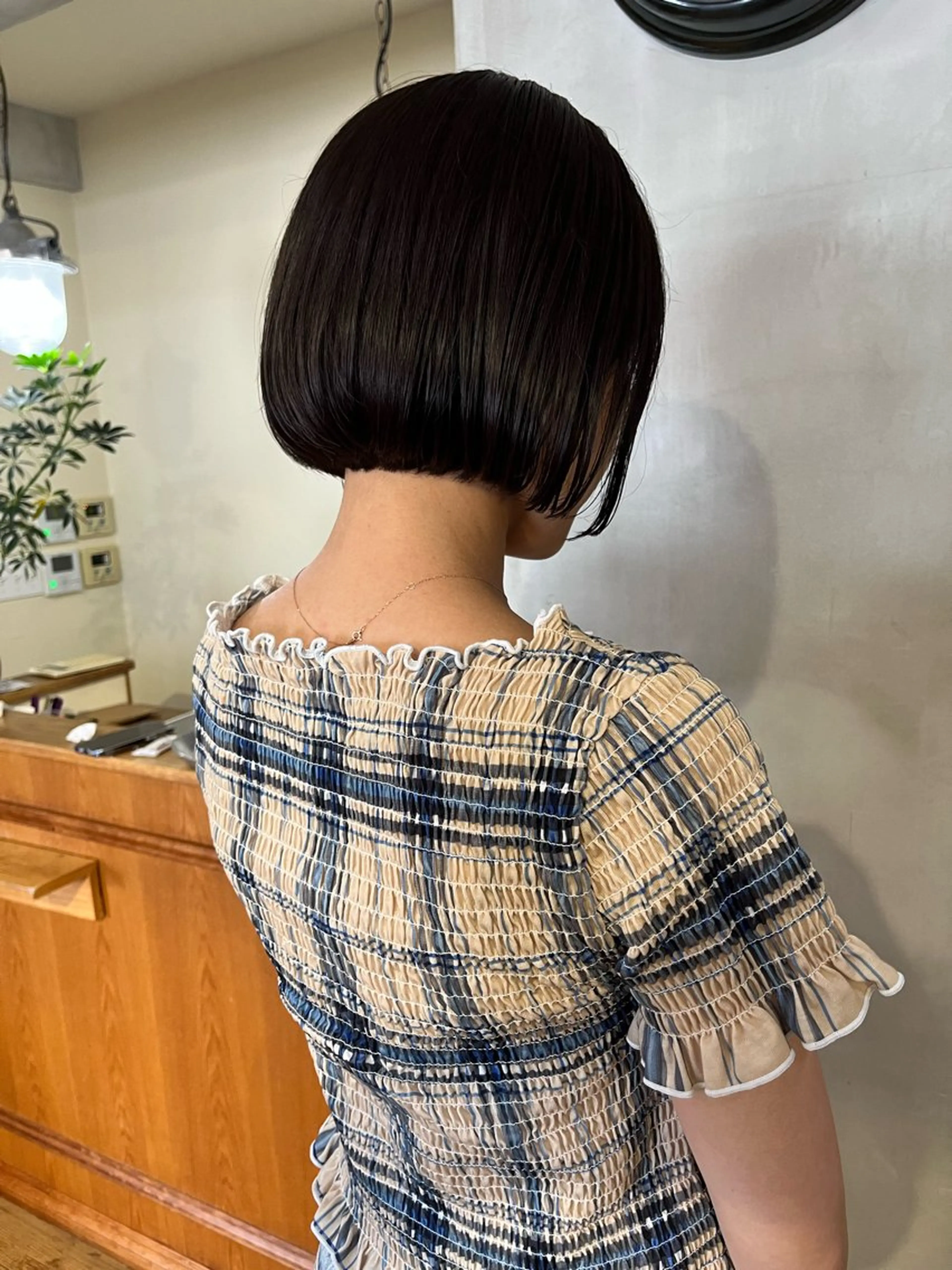 ショート カラー ボブ 学生 カット ヘアカラー 薬院:今泉/上川美幸 小顔ボブ/暗髪カラーのヘアスタイル