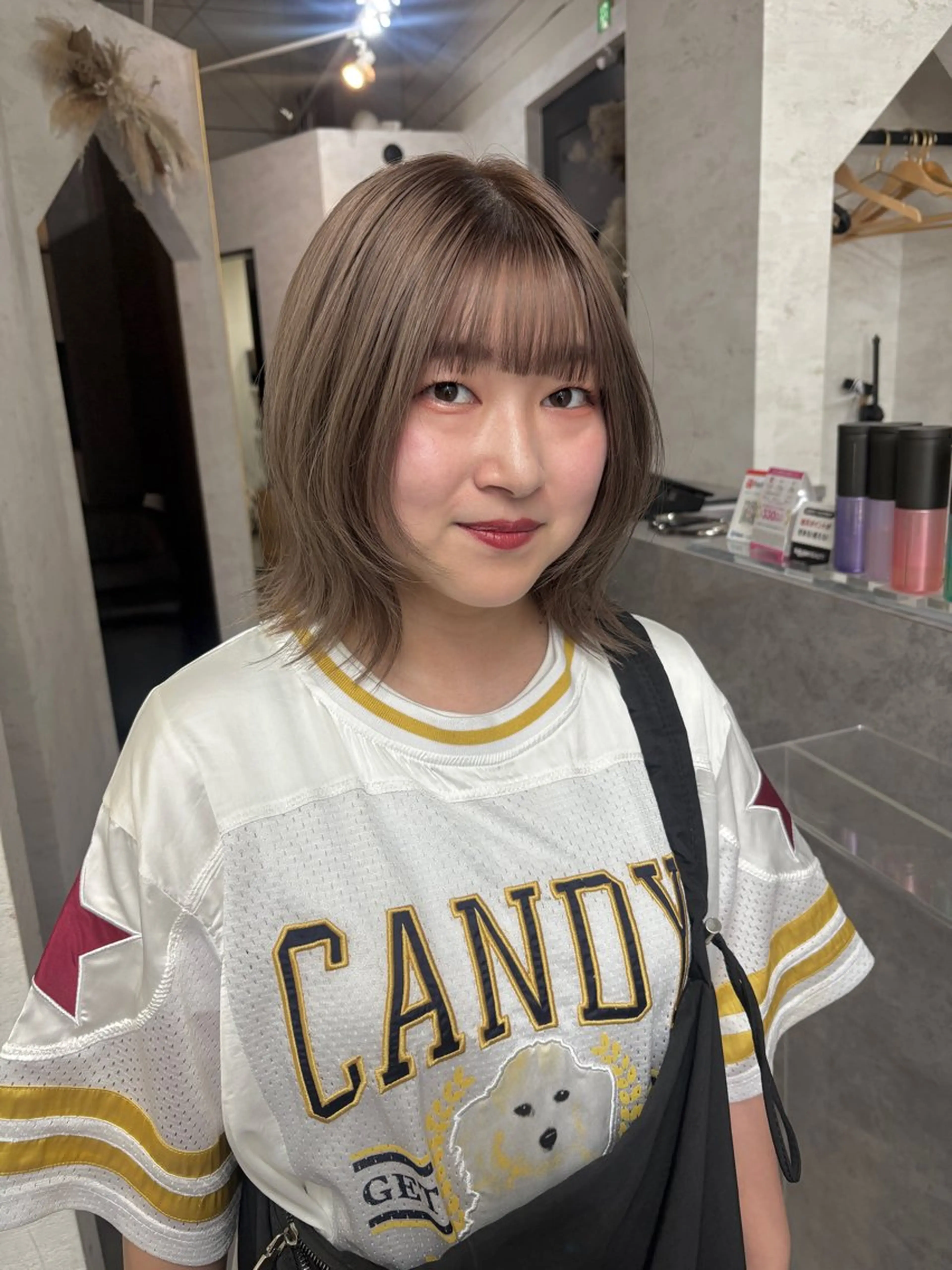 カラー ブリーチ グレージュ カット ヘアカラー トリートメント ブリーチなしカラー ダブルカラーエクステのヘアスタイル