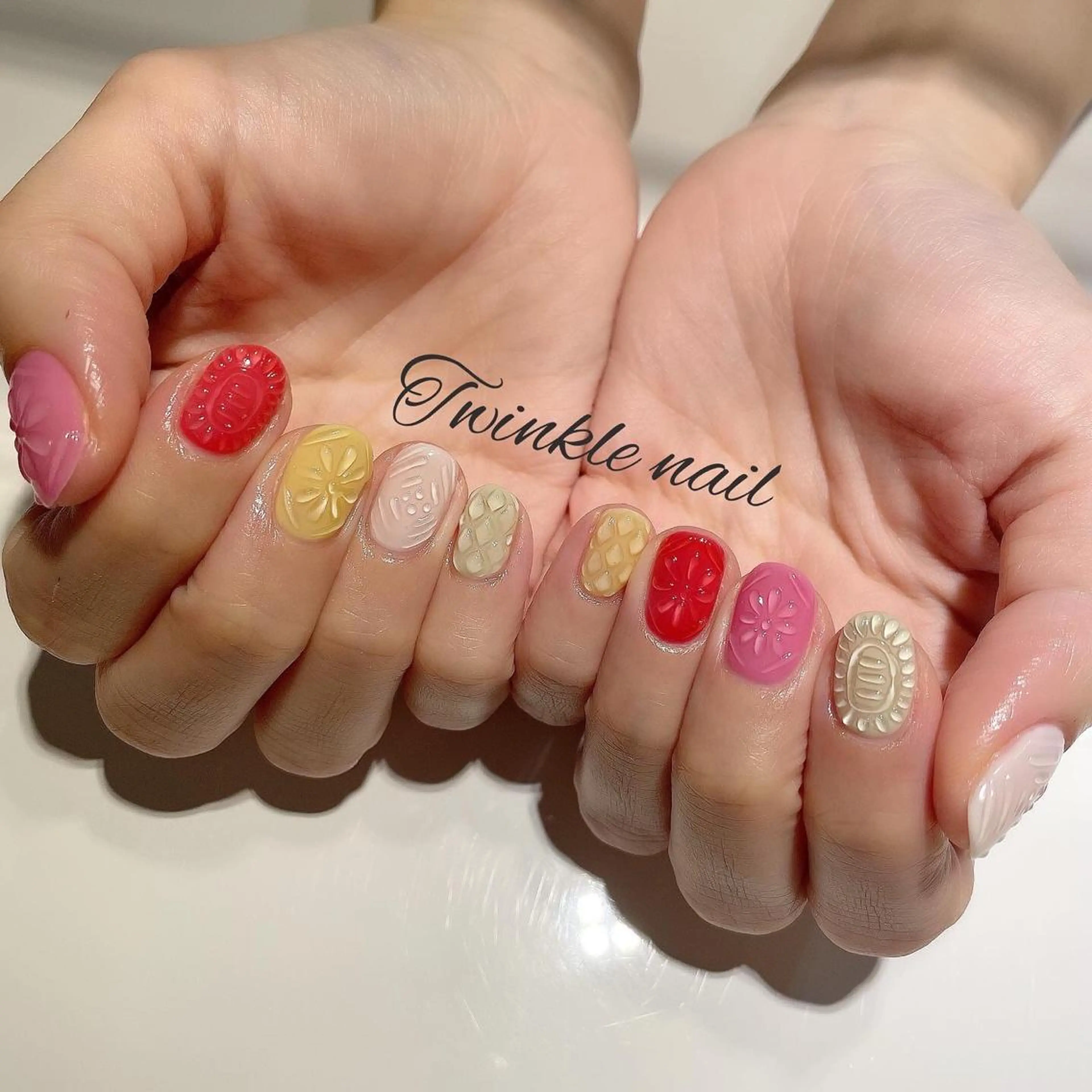 ネイル ハンドネイル ハンドケア 中井 綾香の眉毛・アイブロウイメージ