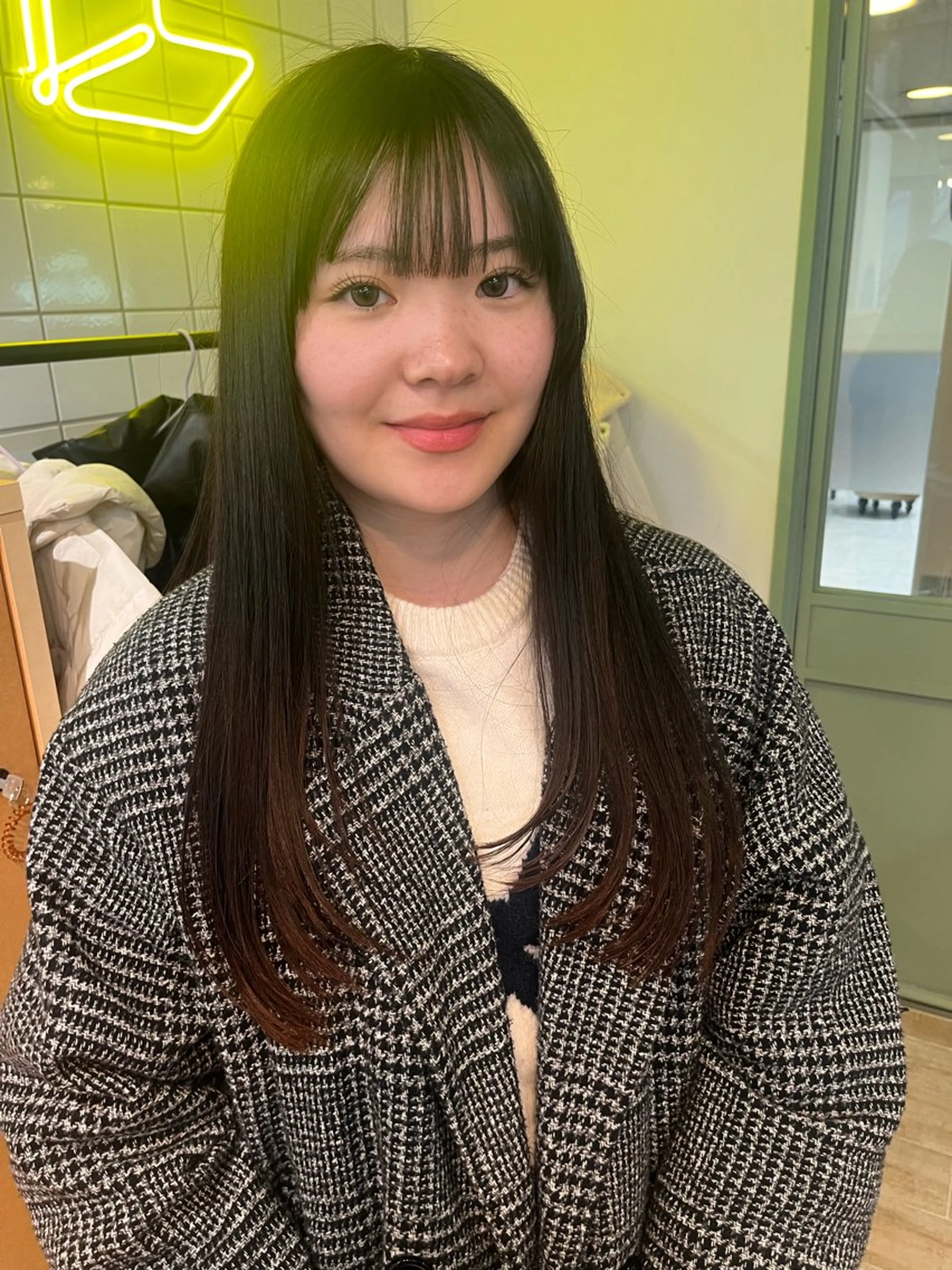 ロング 顔周りカット レイヤーカット ロング ローレイヤー 縮毛/パーマ/カラー LUVISM佐藤里咲のヘアスタイル