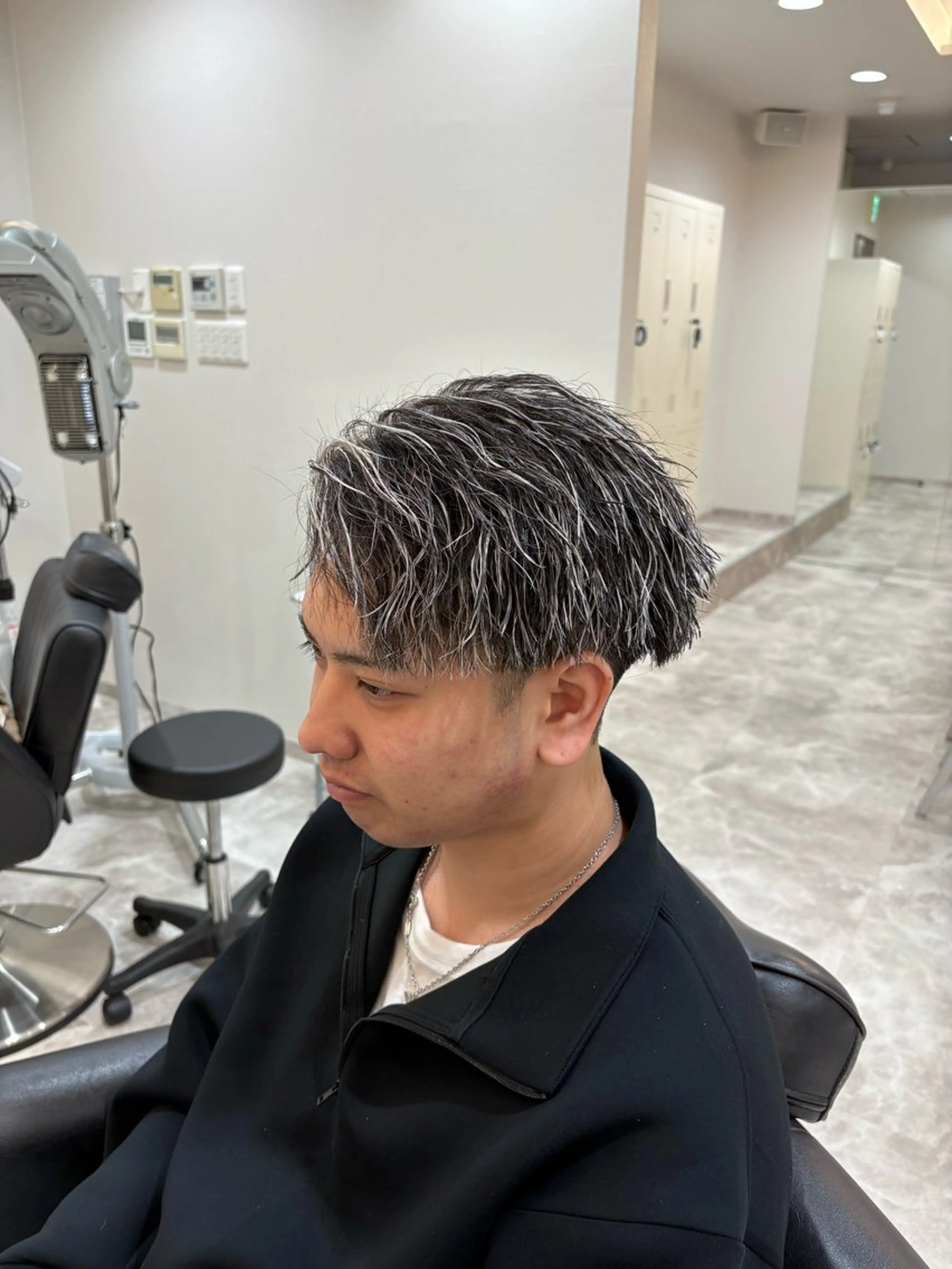 ショート カラー パーマ メンズ メンズメッシュ メンズパーマ ツイストスパイラルパーマ メッシュ スパイラルパーマ メンズ美容師/ フェザー/池戸晴也のヘアスタイル