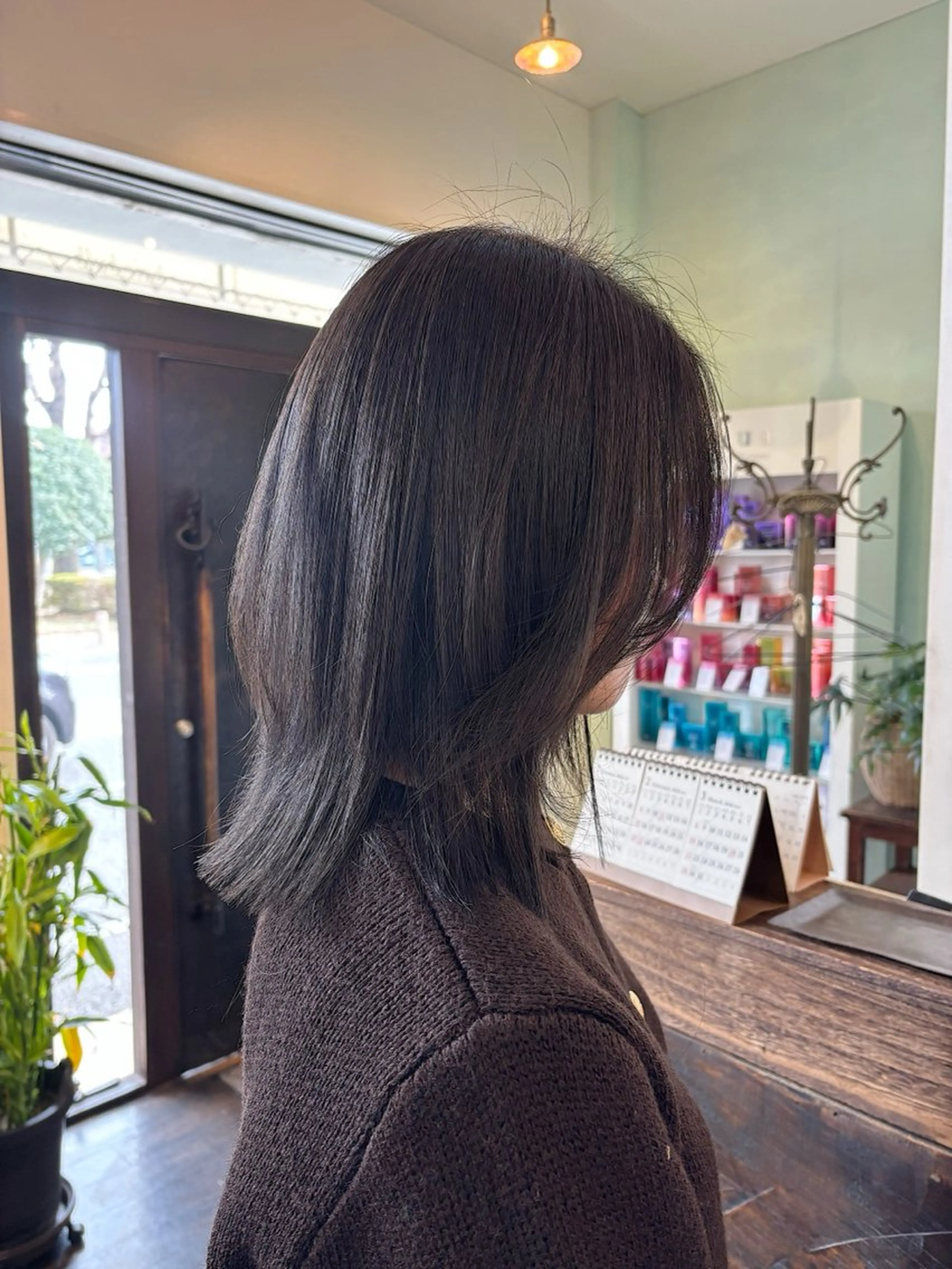 セミロング カット ヘアカラー 三國 栞音のヘアスタイル