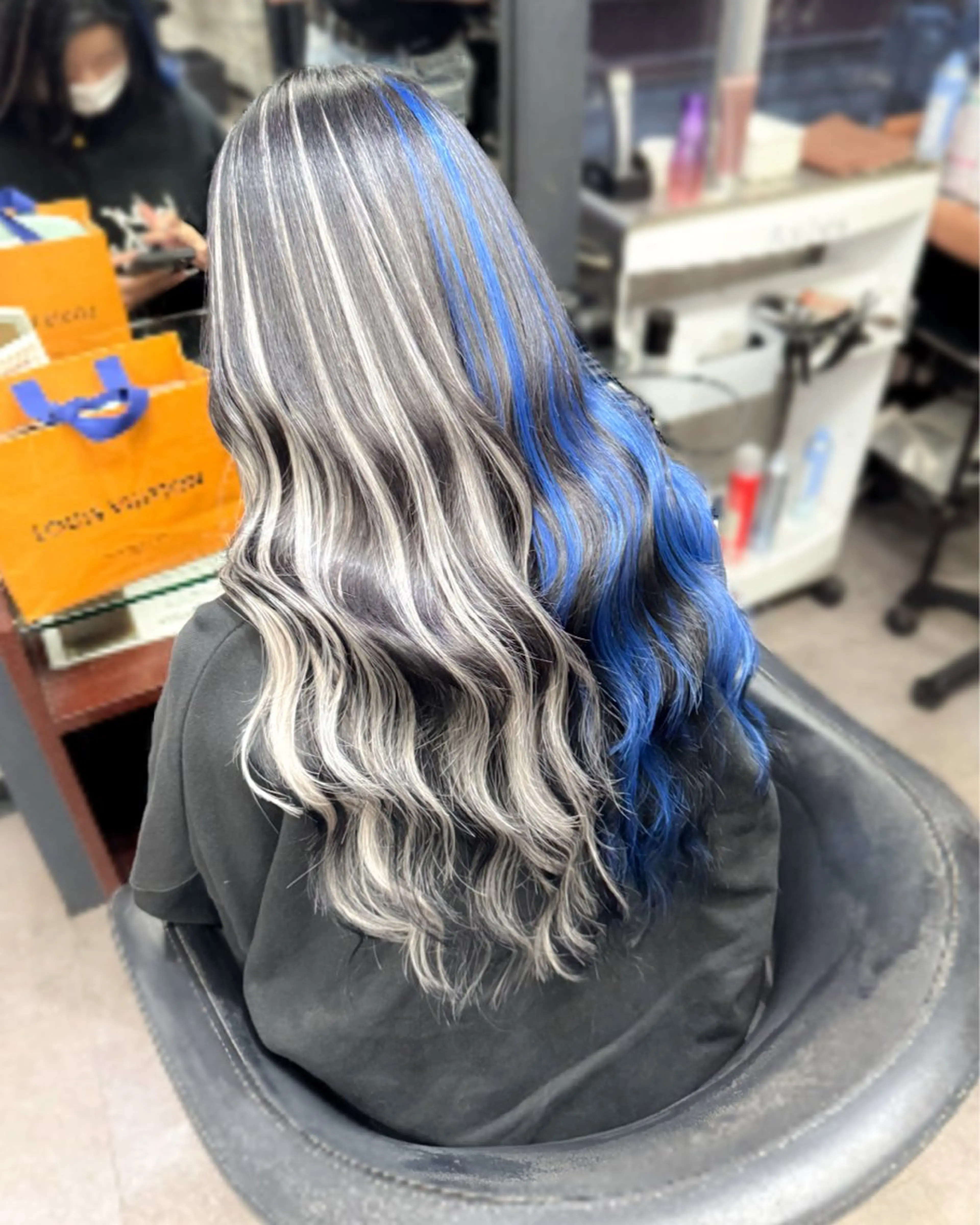 ロング カラー カット エクステ ハイトーンエクステ 🎩カズキ🎩のヘアスタイル