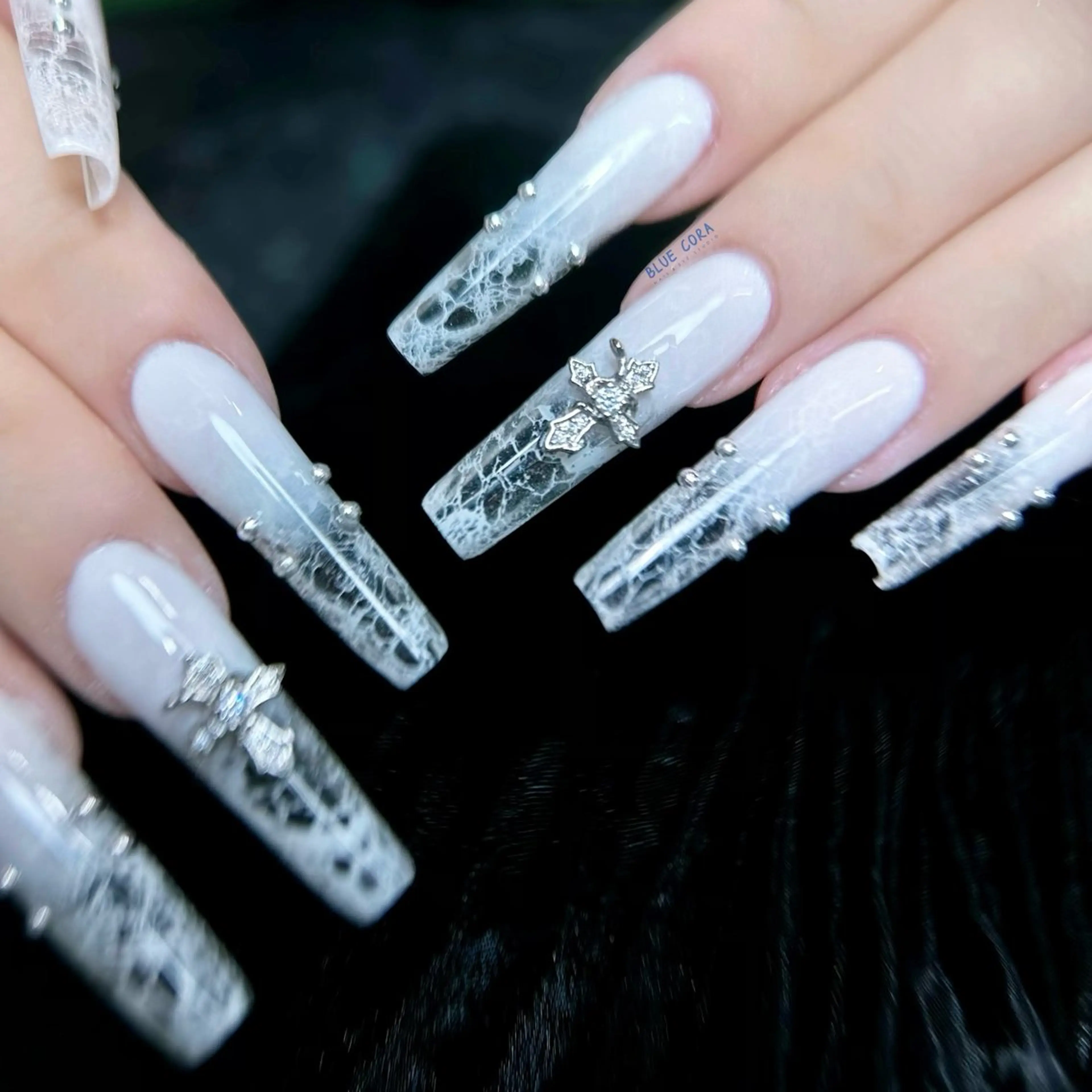 ネイル ハンドネイル ハンドケア BLUE CORAのネイルデザイン