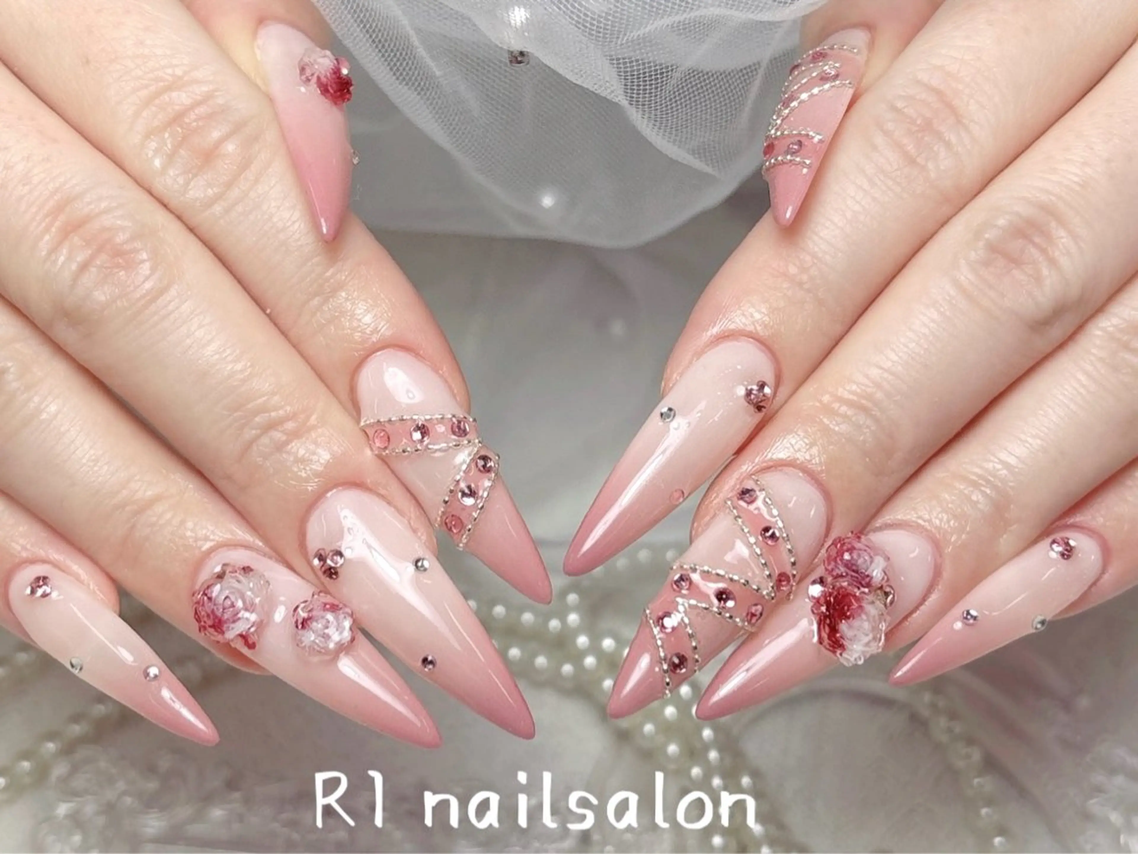 ネイル ジェルネイル 韓国ネイル マグネットネイル 持ち込み ワンカラーネイル ハンドネイル ハンドケア R1🎀Nail💕 池袋東口店のネイルデザイン