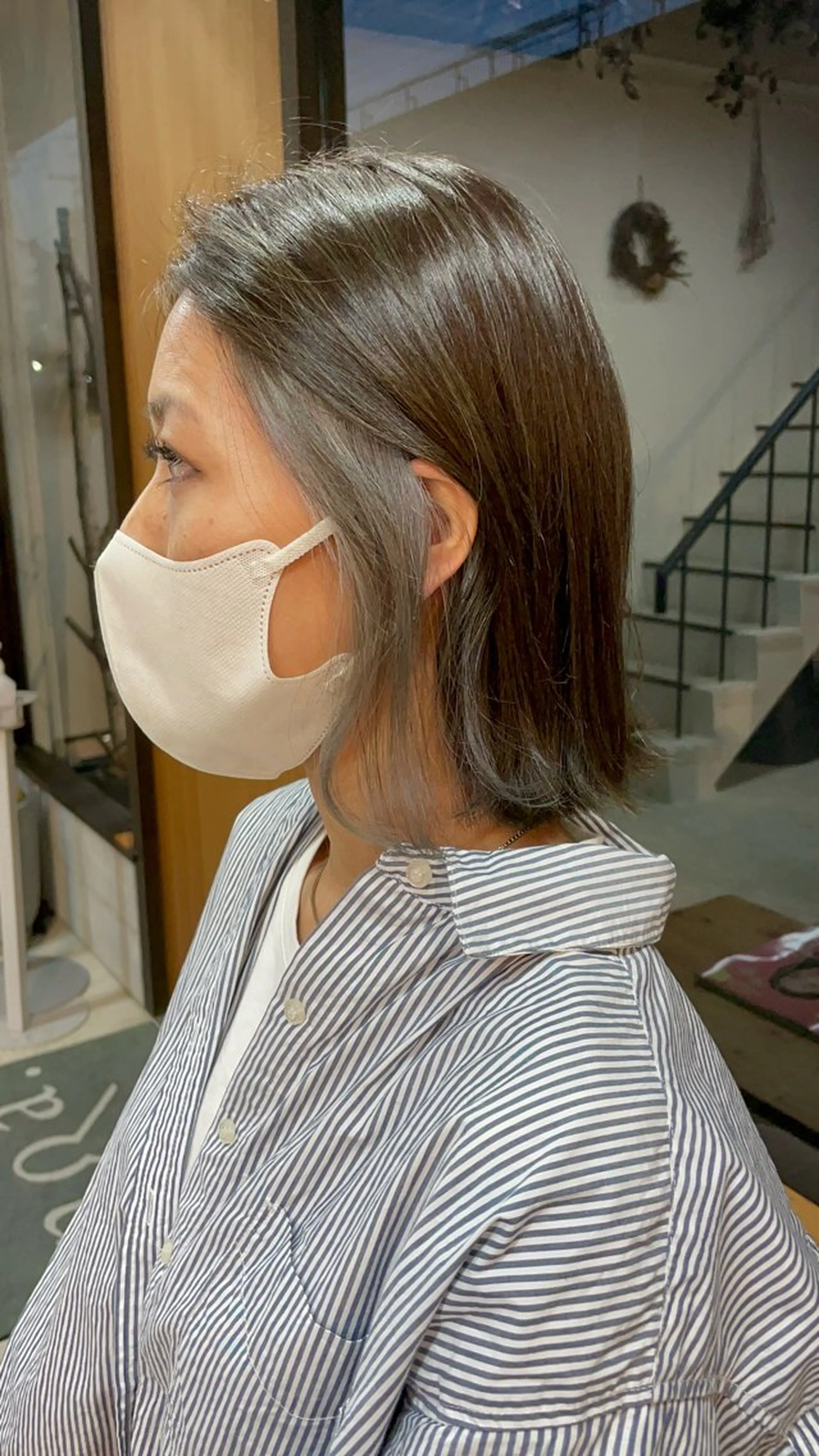 ミディアム カラー イヤリングカラー シルバー ヘアカラー noa.所属・🎨カラー専門家🎨 チャーリーのヘアスタイル